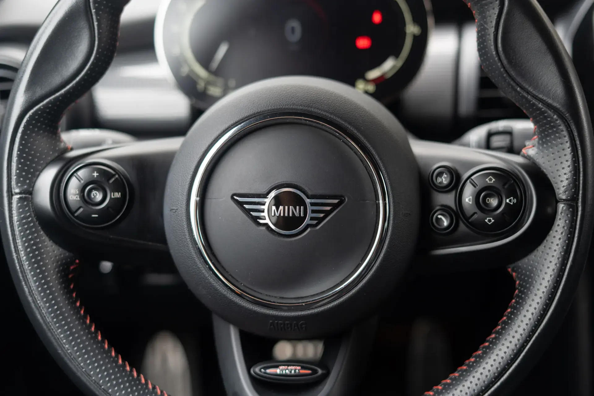 MINI 5 Portas Cooper Premium JCW Auto 10