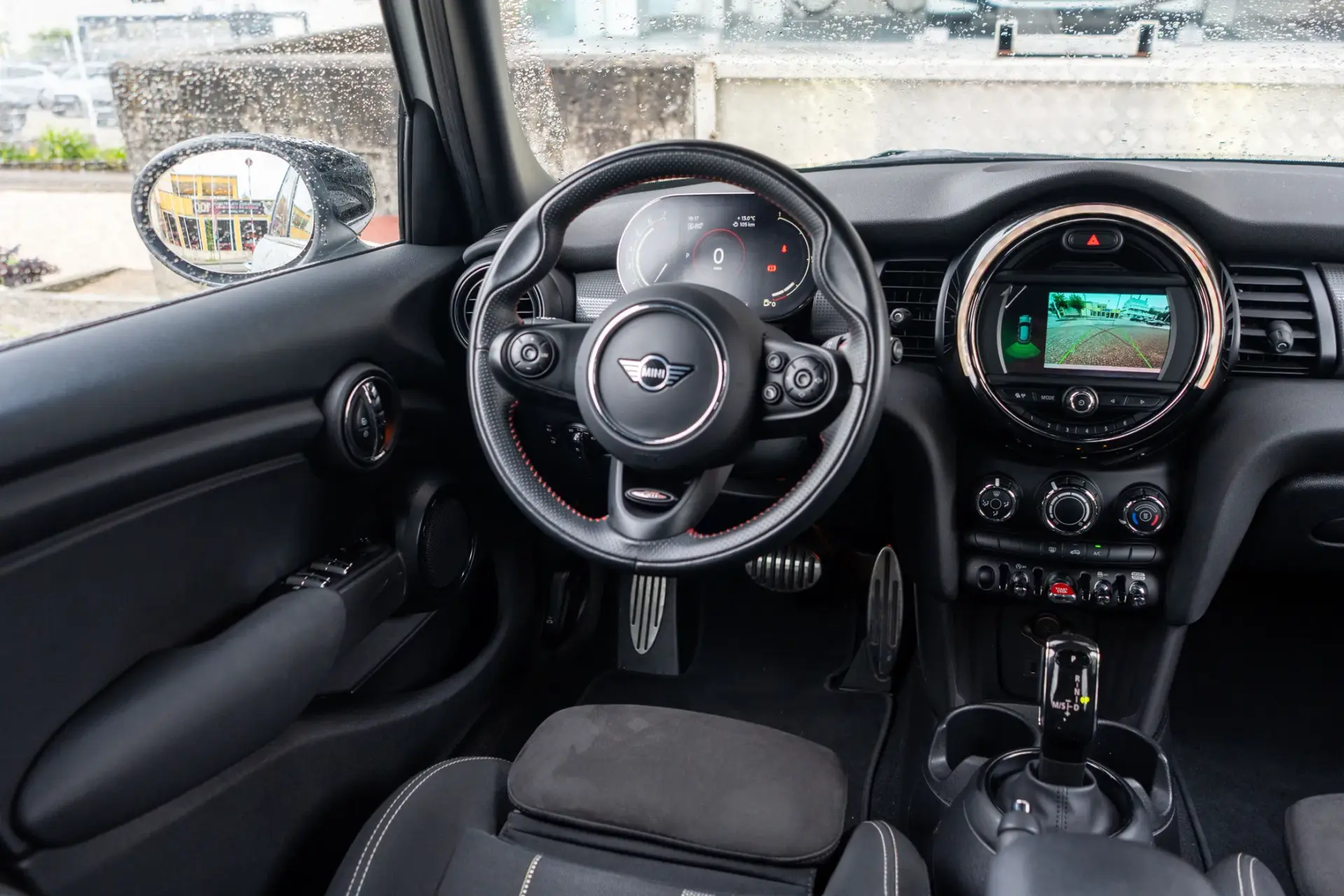 MINI 5 Portas Cooper Premium JCW Auto 14
