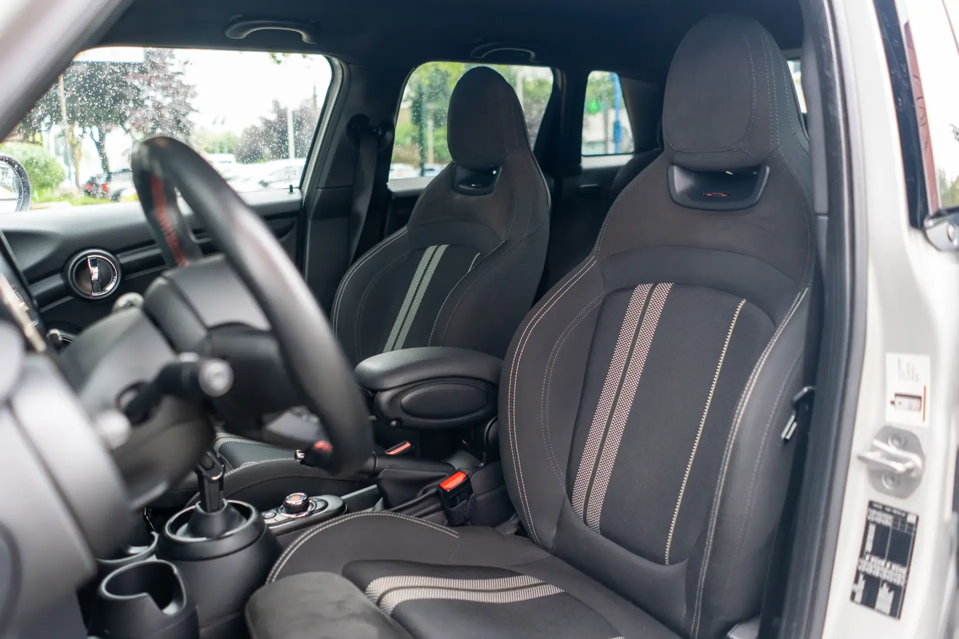 MINI 5 Portas Cooper Premium JCW Auto 51