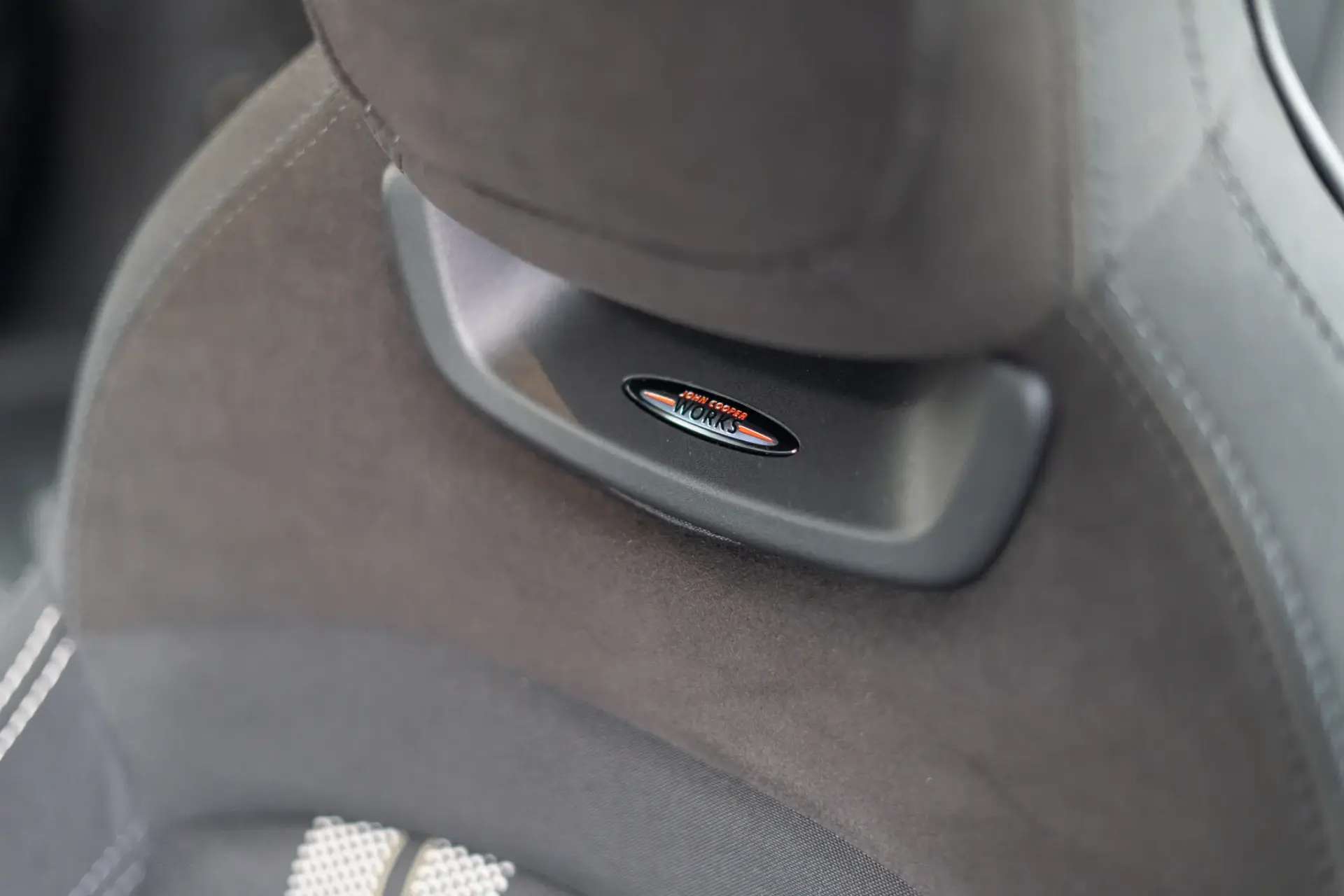 MINI 5 Portas Cooper Premium JCW Auto 53