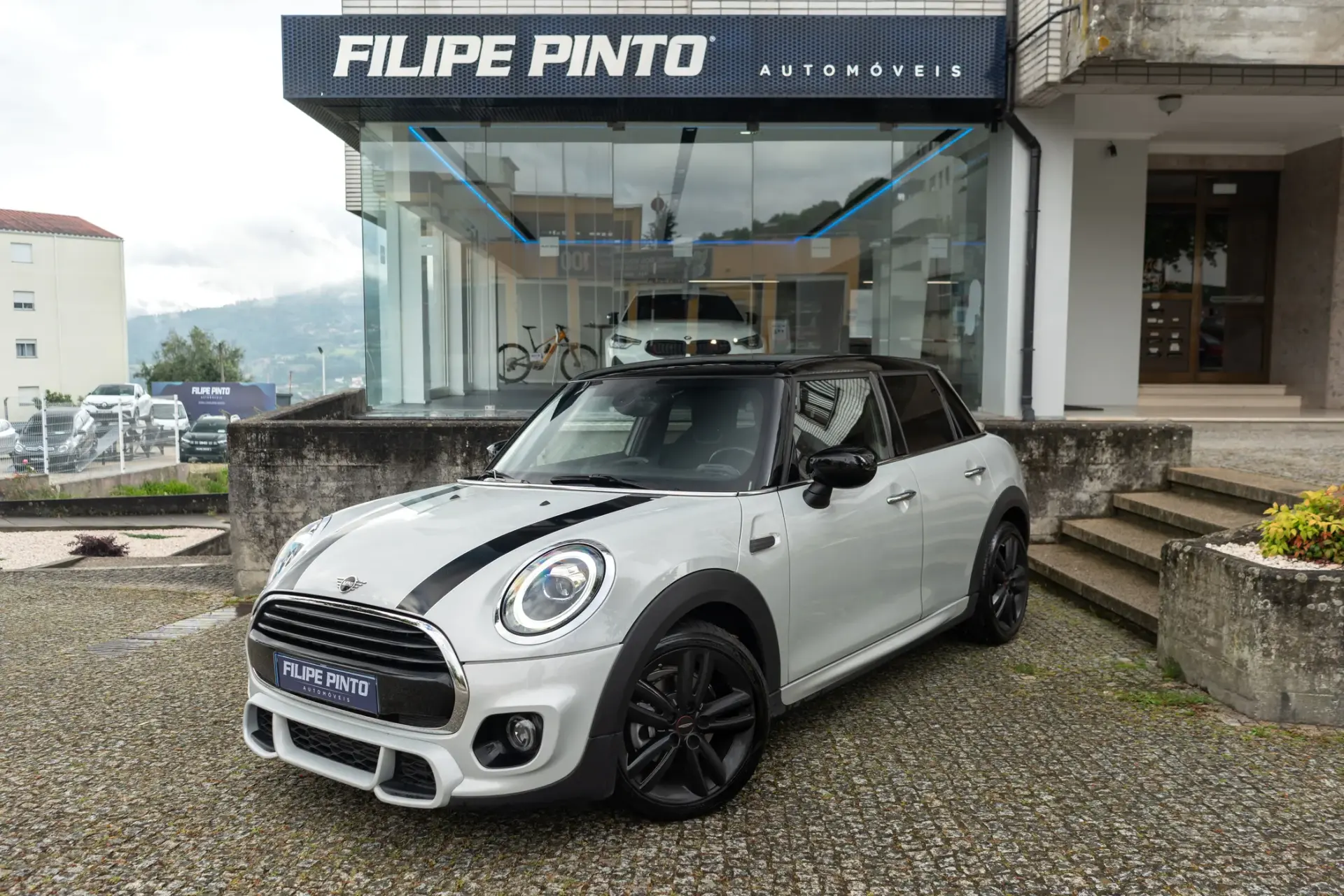 MINI 5 Portas Cooper Premium JCW Auto 56