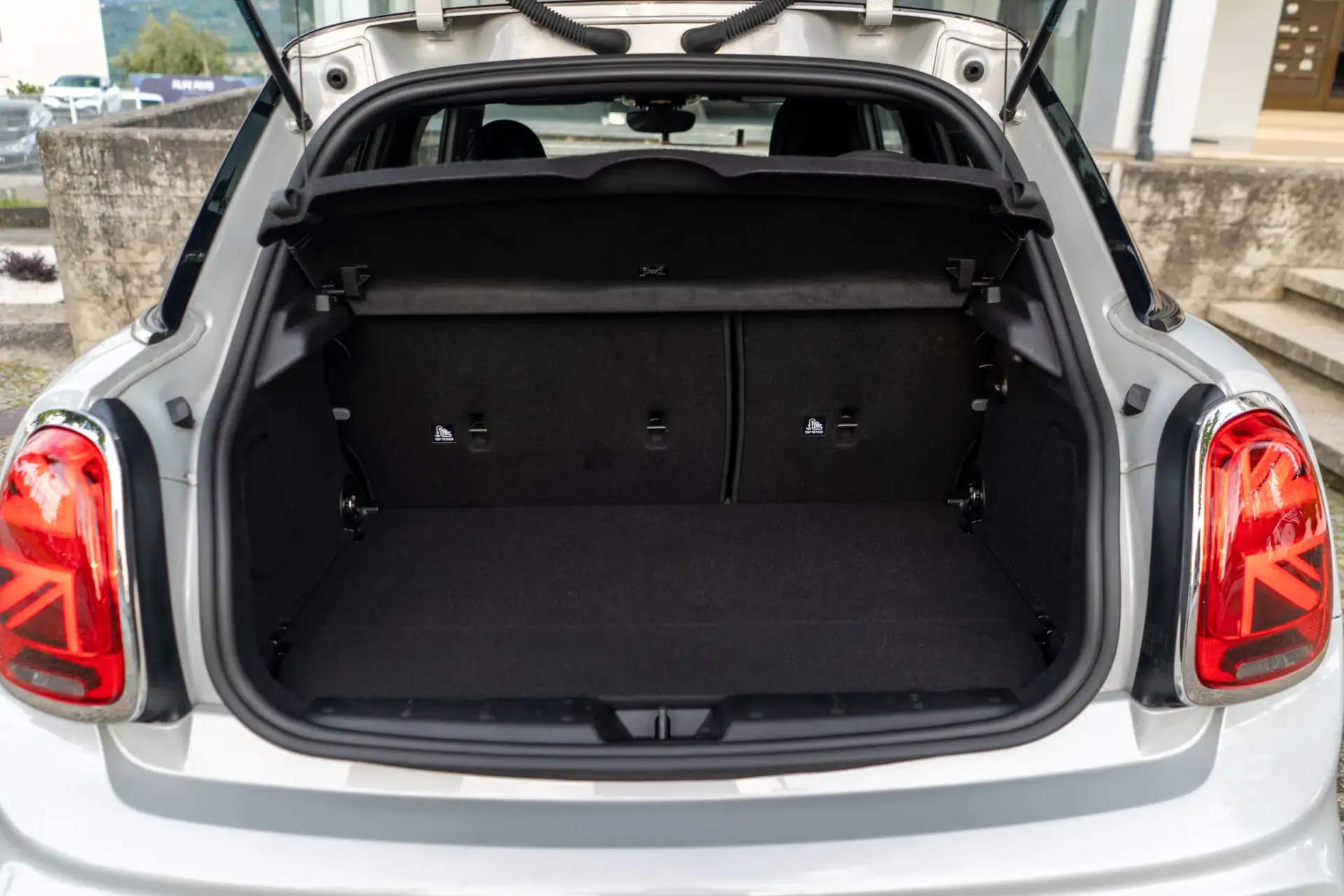 MINI 5 Portas Cooper Premium JCW Auto 55