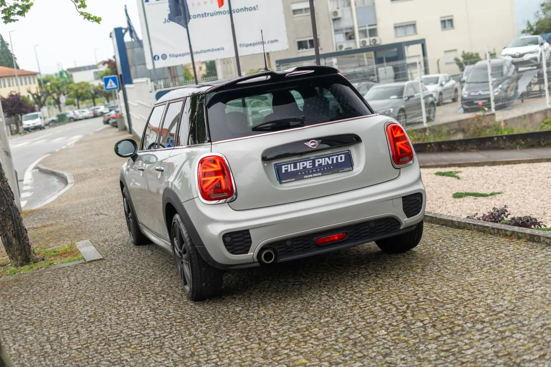 MINI 5 Portas Cooper Premium JCW Auto 77