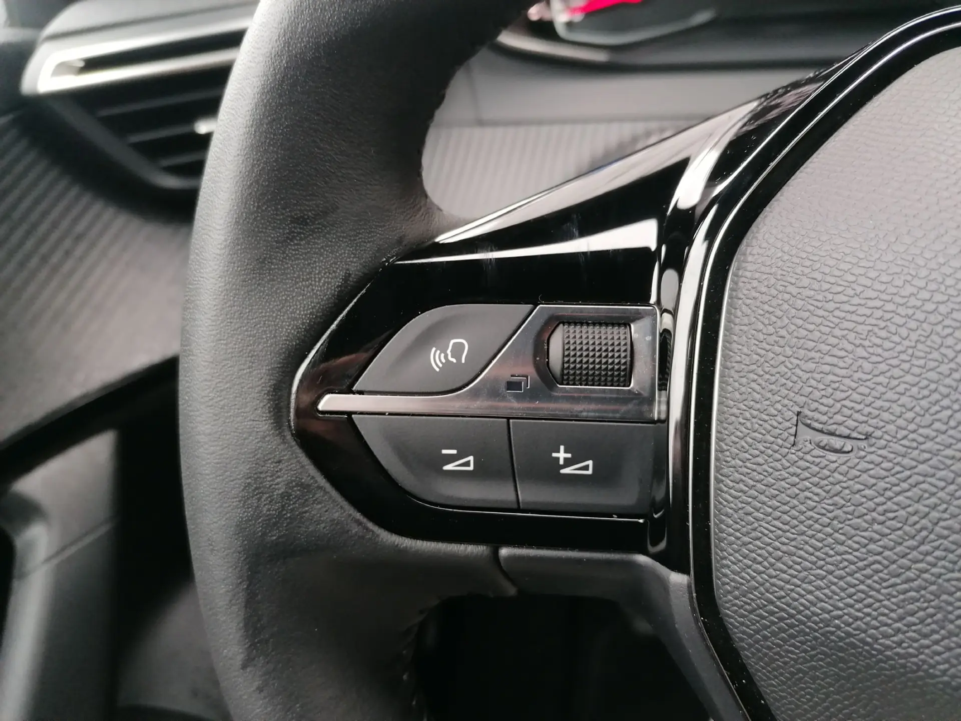 Peugeot 2008 1.2 PureTech Allure Pack 15