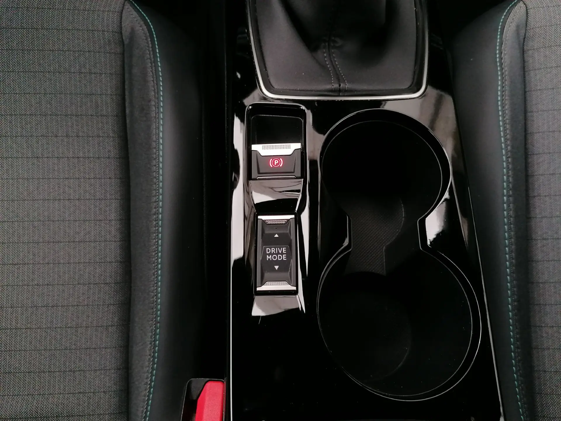 Peugeot 2008 1.2 PureTech Allure Pack 22