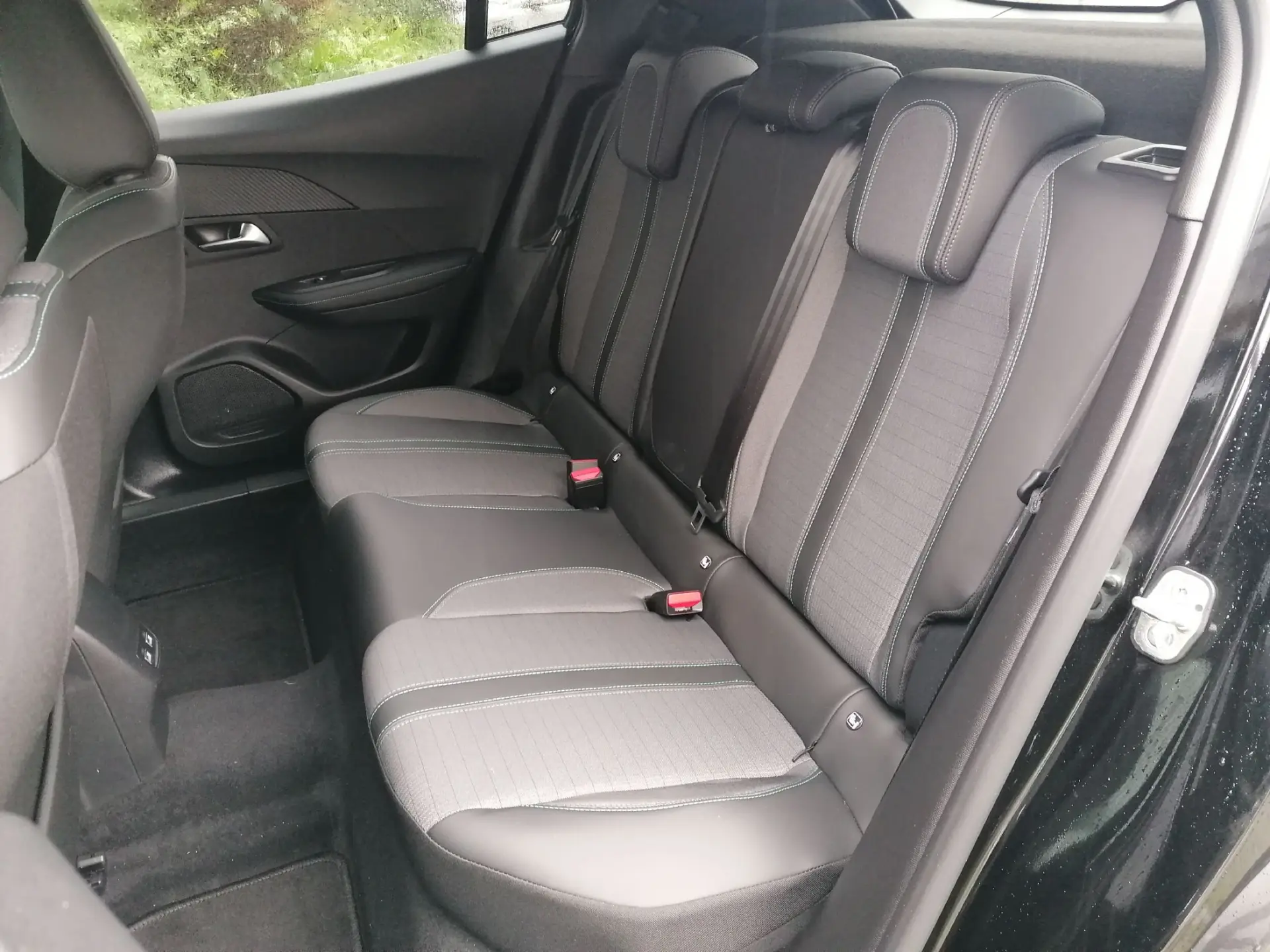 Peugeot 2008 1.2 PureTech Allure Pack 24