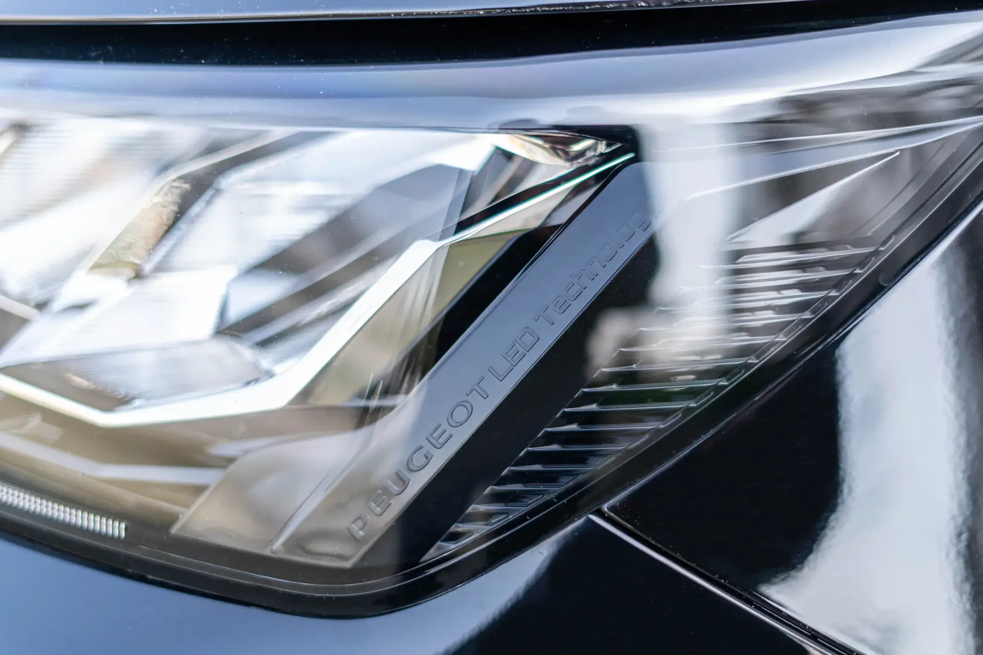 Peugeot 2008 1.2 PureTech Allure Pack 27
