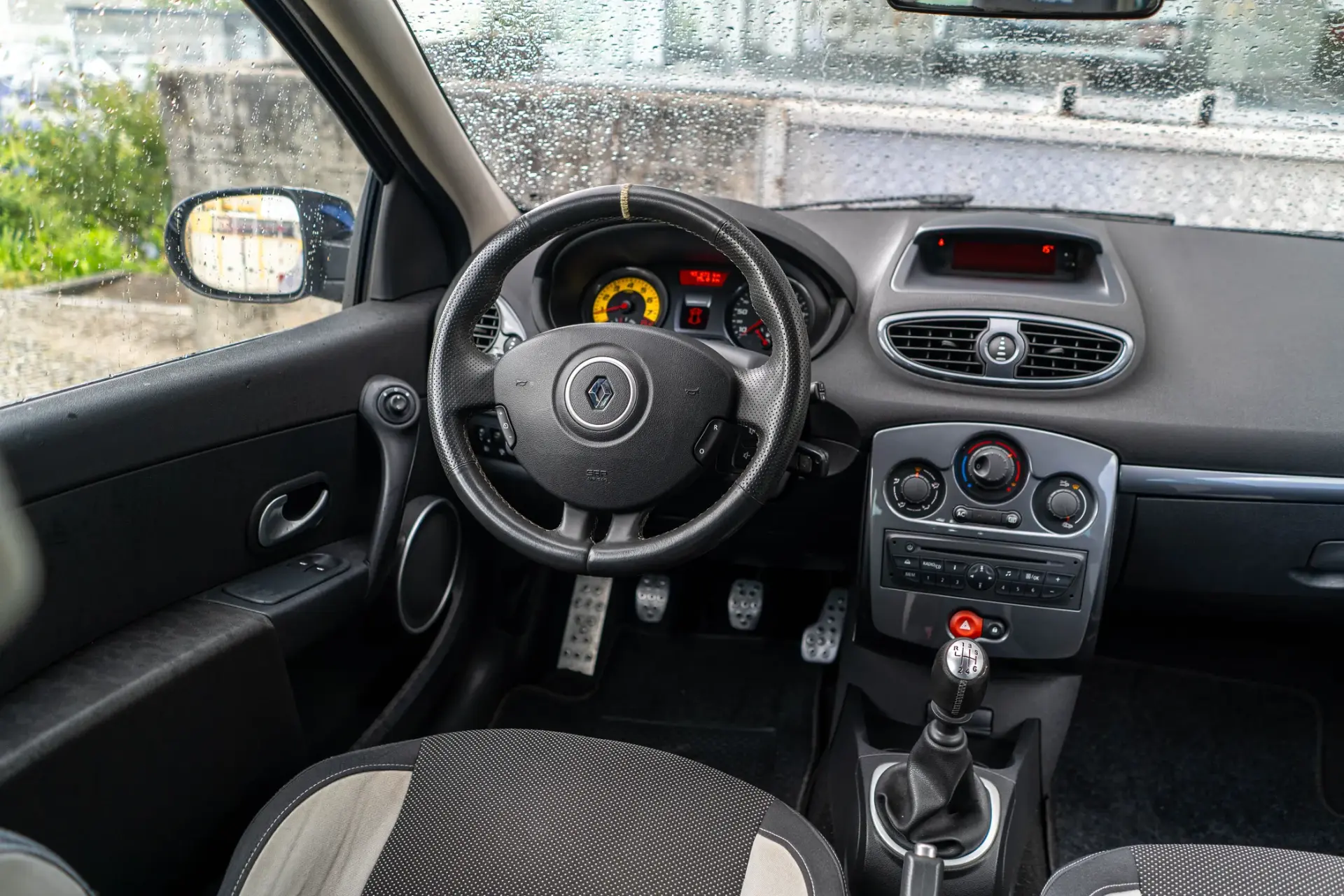 Renault Clio 2.0 16V RS 8