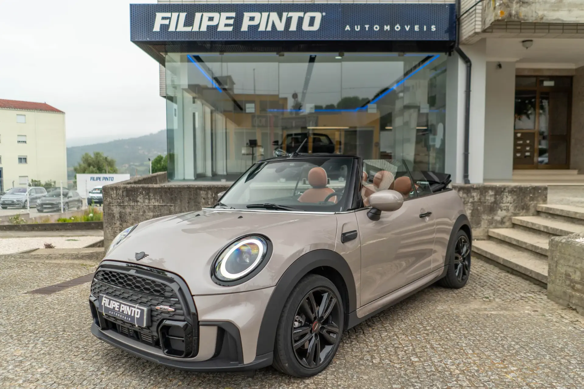 MINI Cabrio Cooper Premium Extra JCW Auto 1