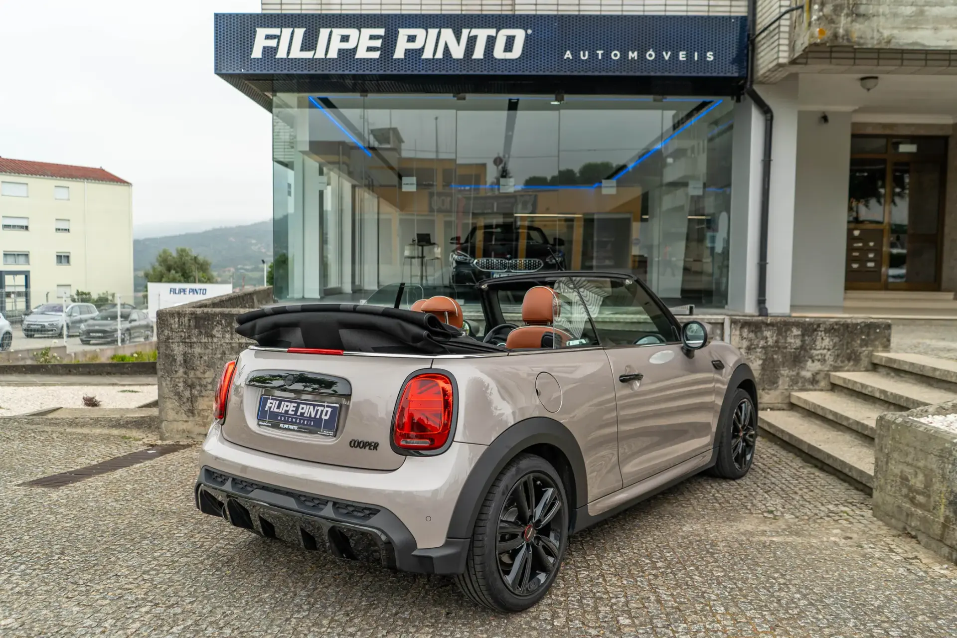 MINI Cabrio Cooper Premium Extra JCW Auto 5