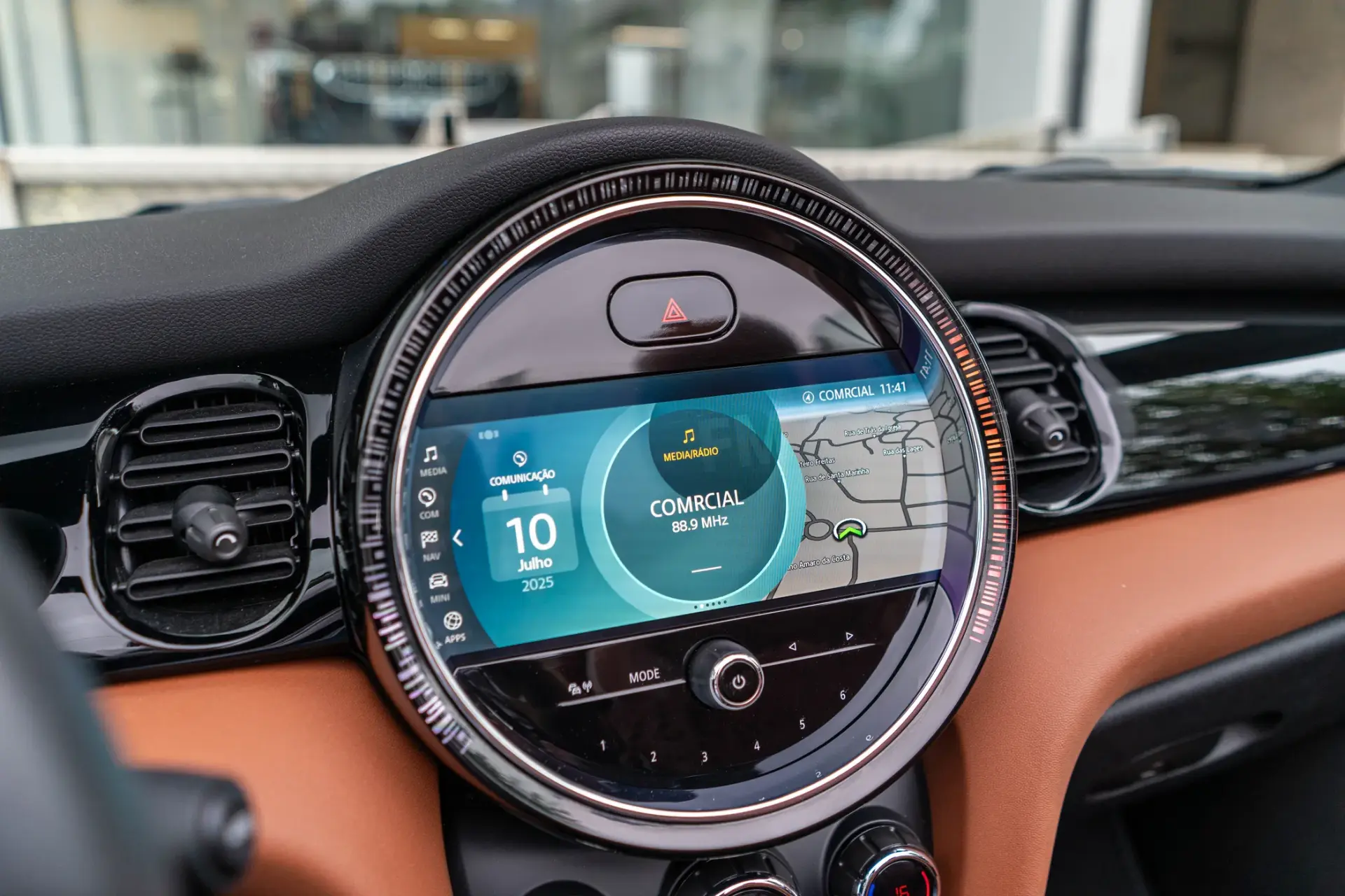 MINI Cabrio Cooper Premium Extra JCW Auto 26