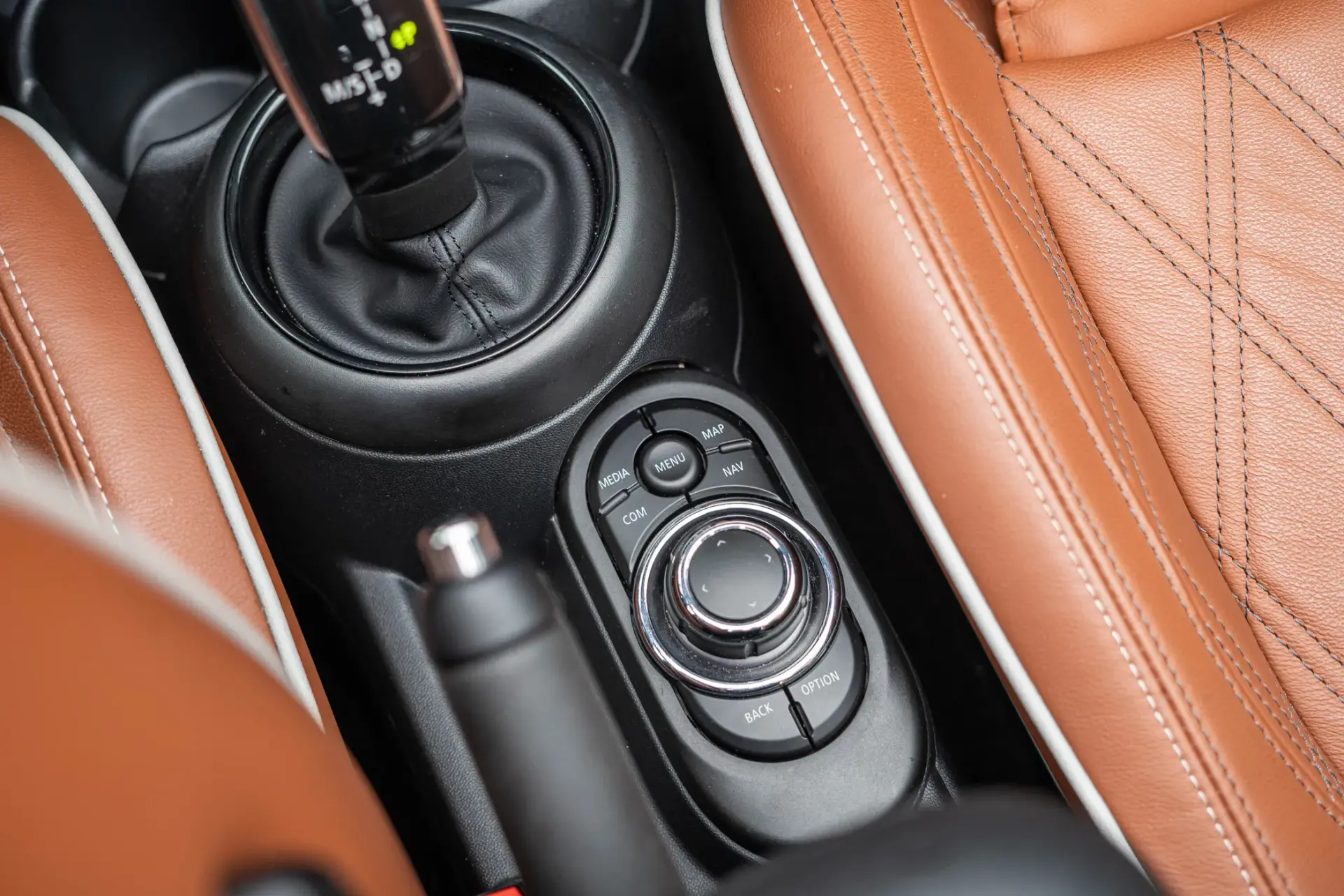 MINI Cabrio Cooper Premium Extra JCW Auto 46