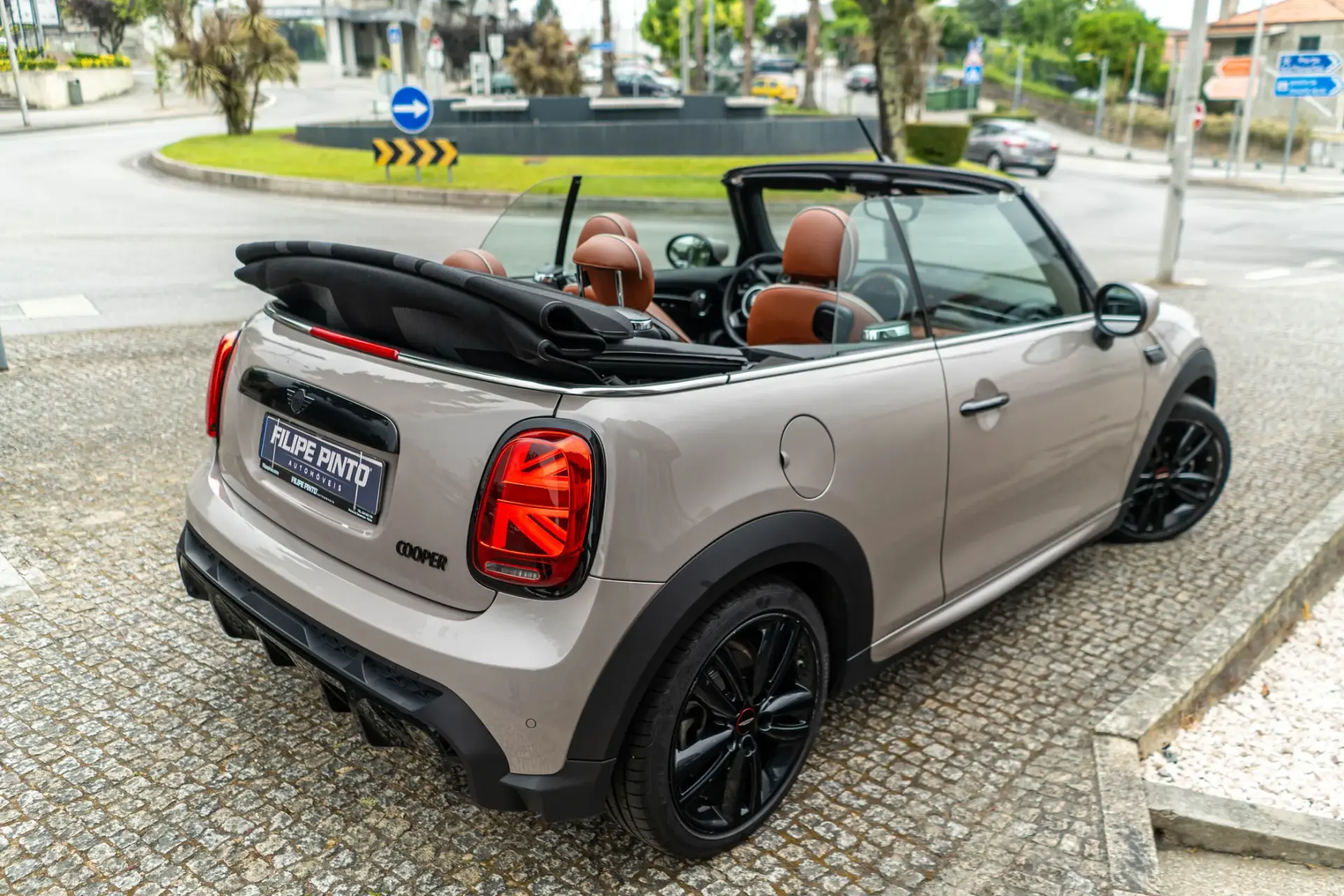MINI Cabrio Cooper Premium Extra JCW Auto 67