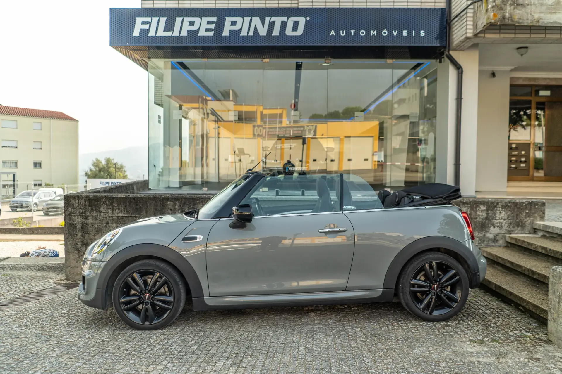 MINI Cabrio Cooper Premium Extra JCW Auto 3