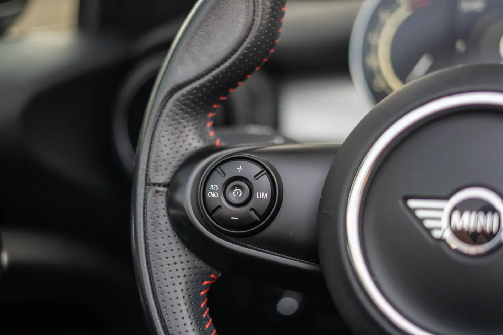 MINI Cabrio Cooper Premium Extra JCW Auto 11