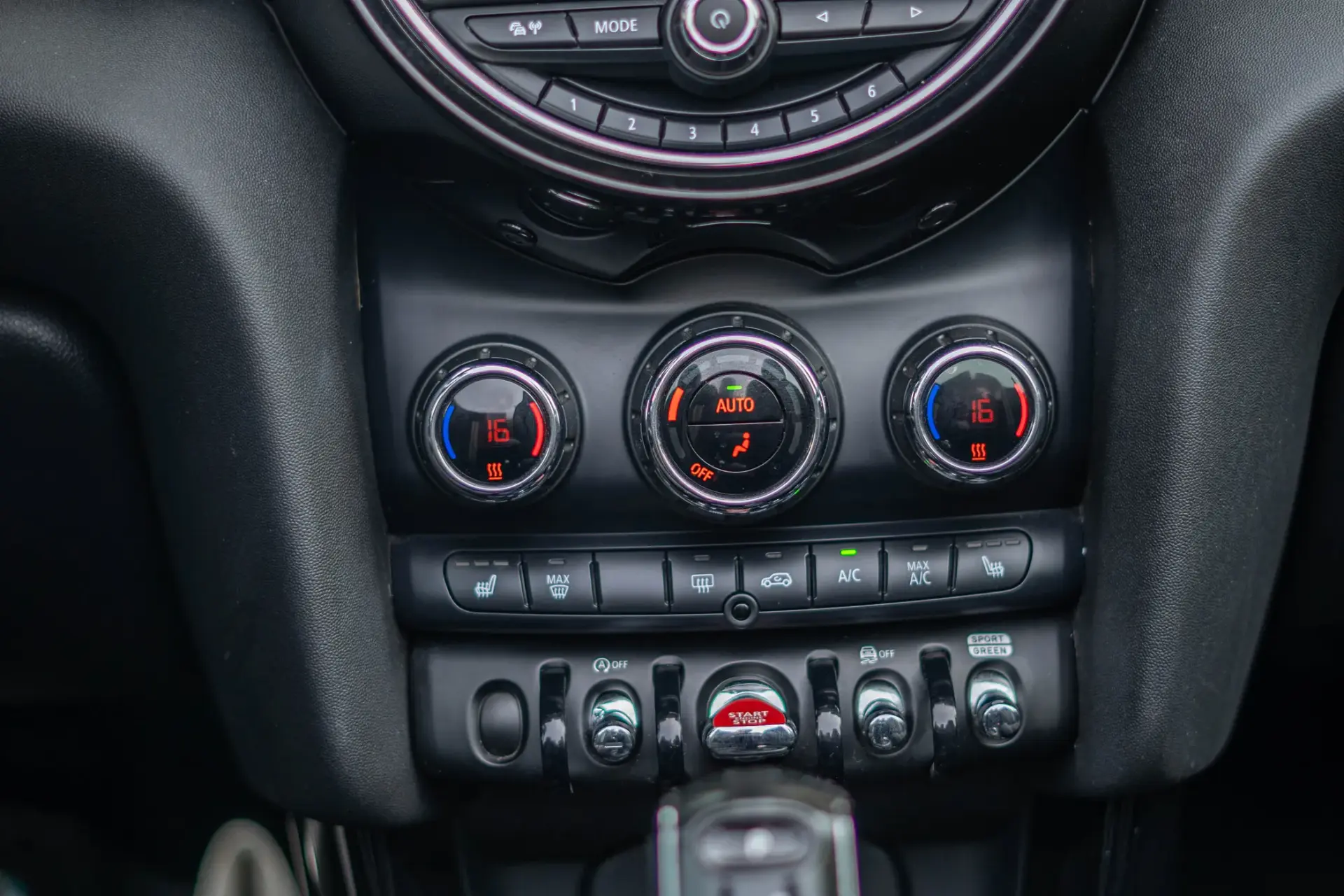 MINI Cabrio Cooper Premium Extra JCW Auto 29