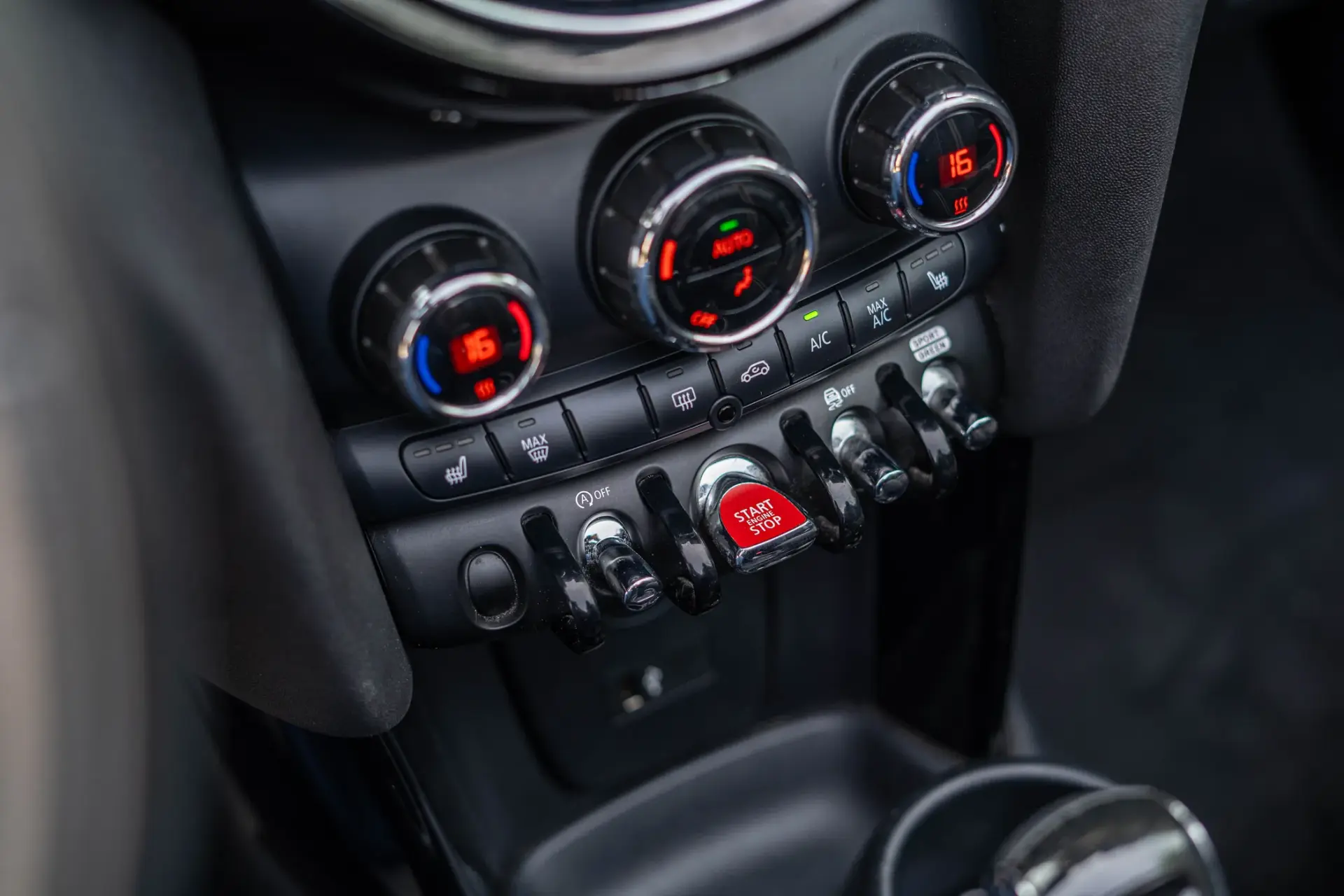 MINI Cabrio Cooper Premium Extra JCW Auto 30