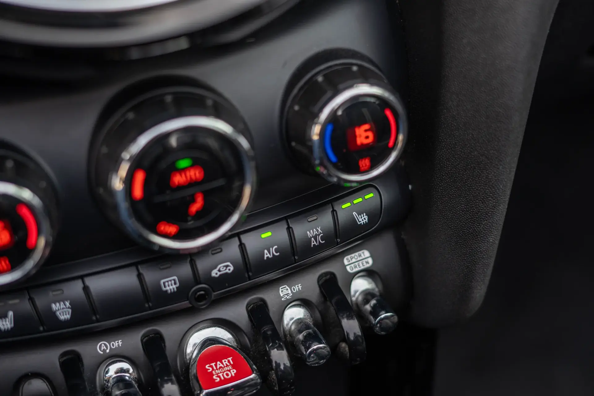 MINI Cabrio Cooper Premium Extra JCW Auto 31