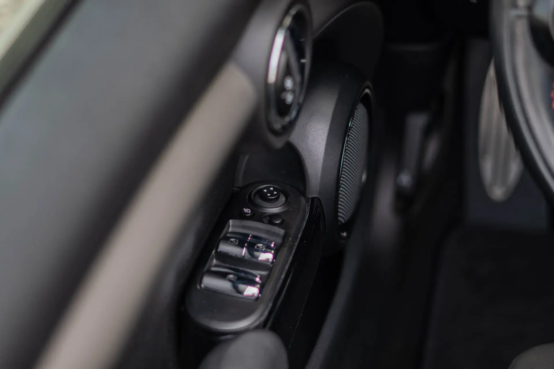 MINI Cabrio Cooper Premium Extra JCW Auto 36