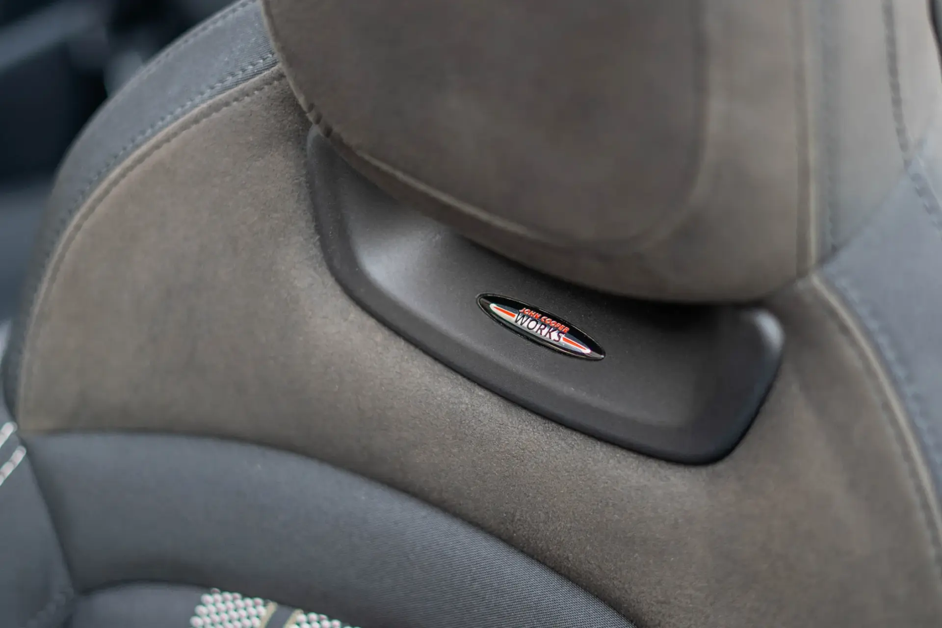 MINI Cabrio Cooper Premium Extra JCW Auto 38