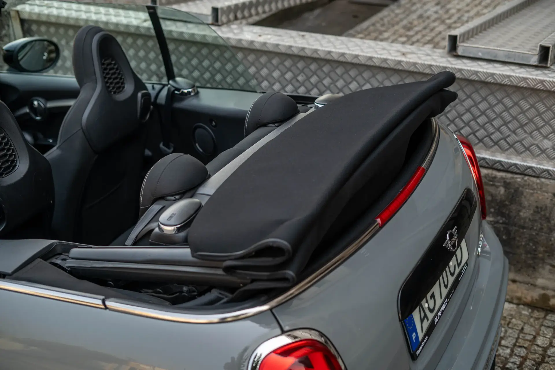 MINI Cabrio Cooper Premium Extra JCW Auto 46
