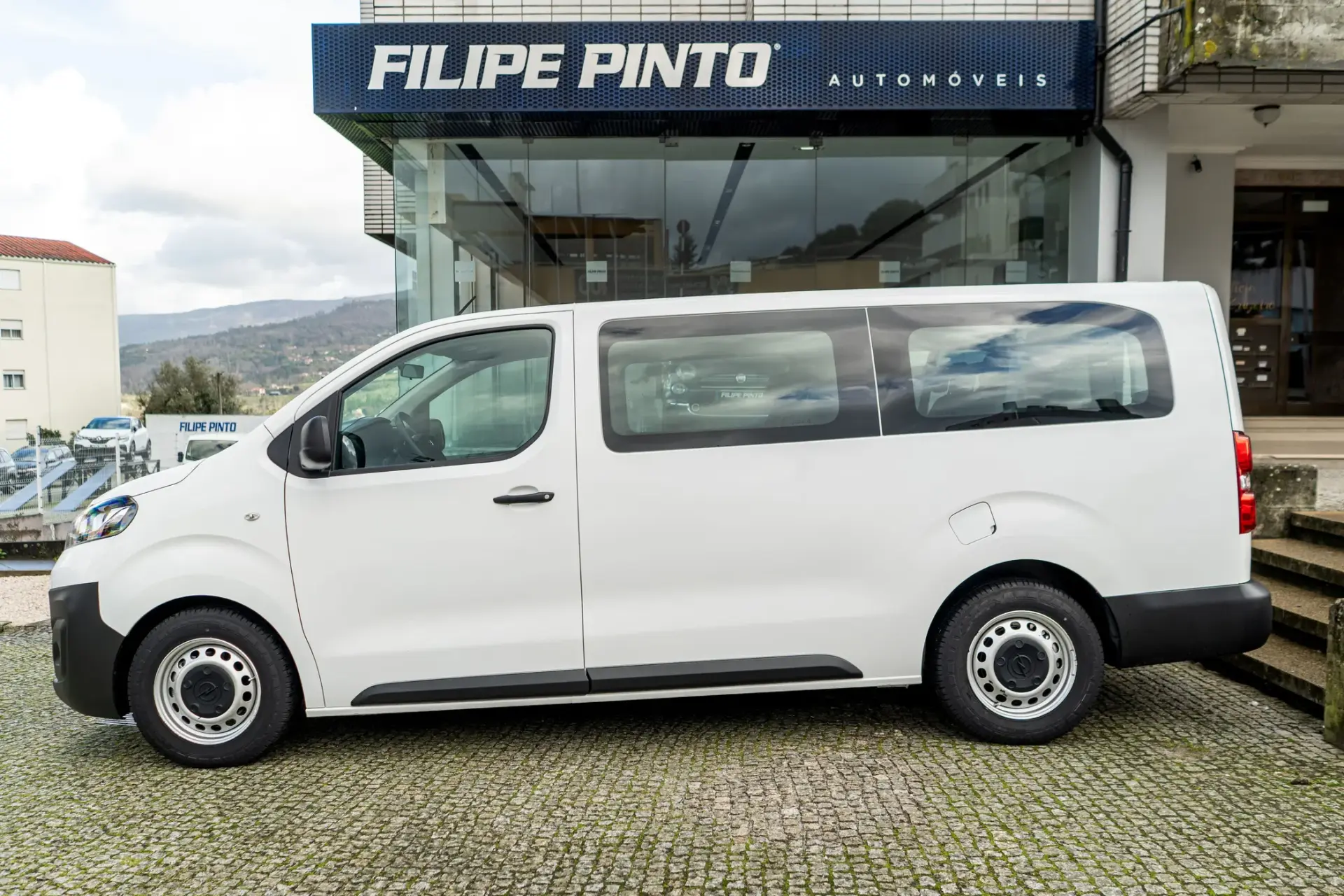 Opel Vivaro 1.5 CDTi L3H1 Essentia 4