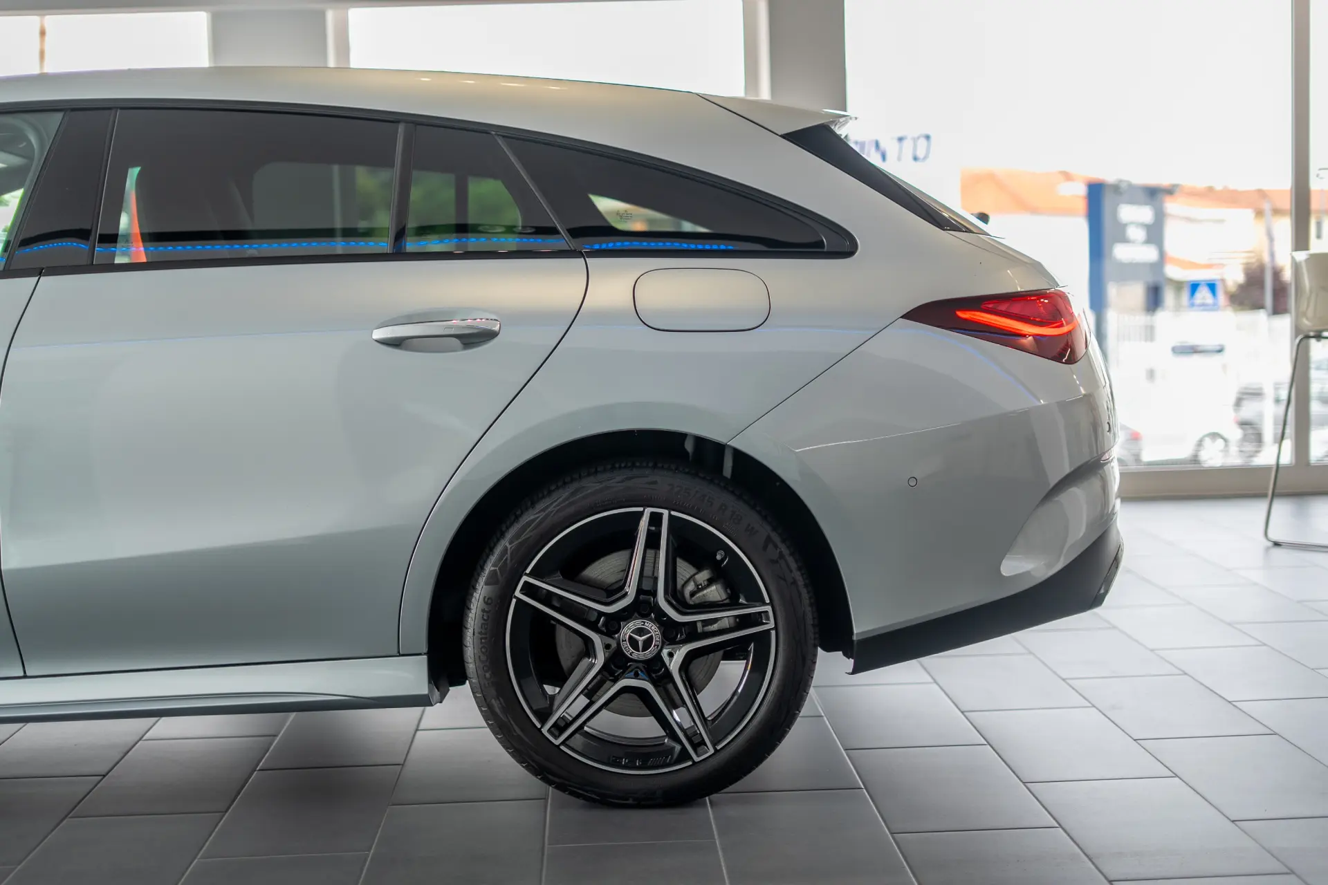 Mercedes-Benz CLA 250 e Shooting Brake AMG Line 102