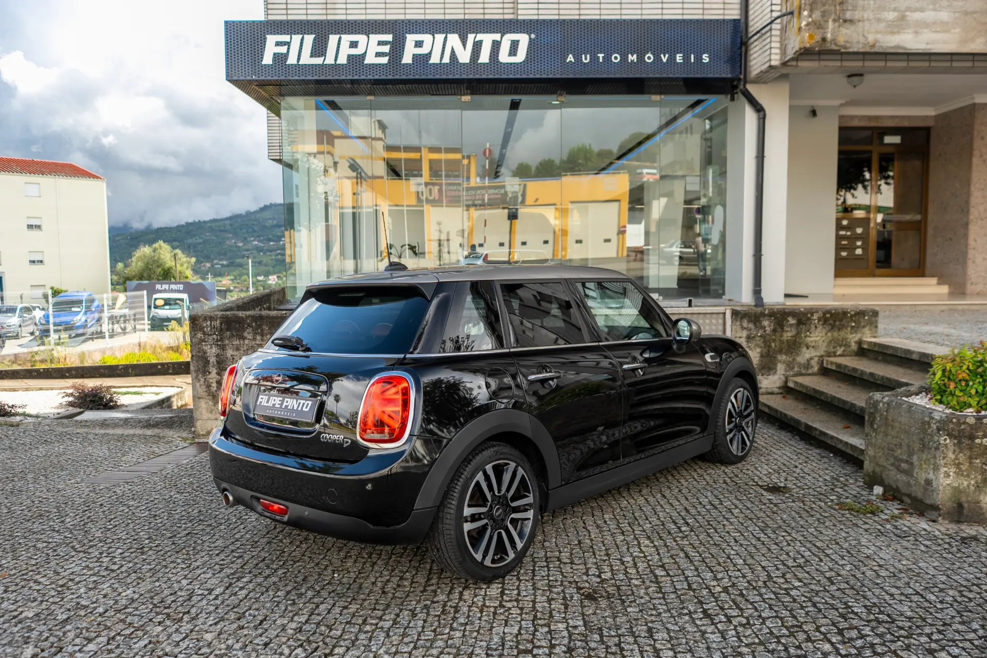MINI 5 Portas Cooper D Auto 4