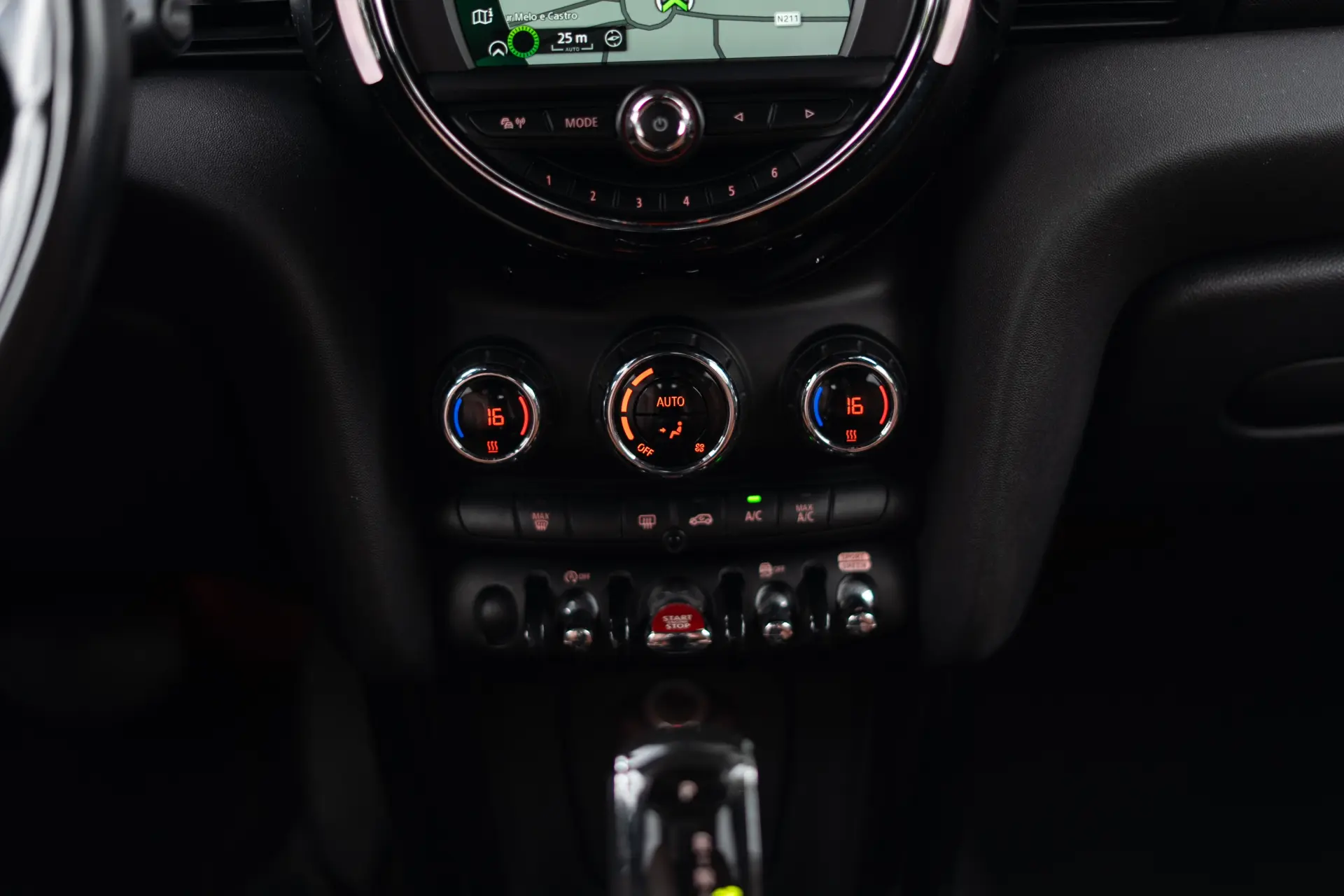 MINI 5 Portas Cooper D Auto 26