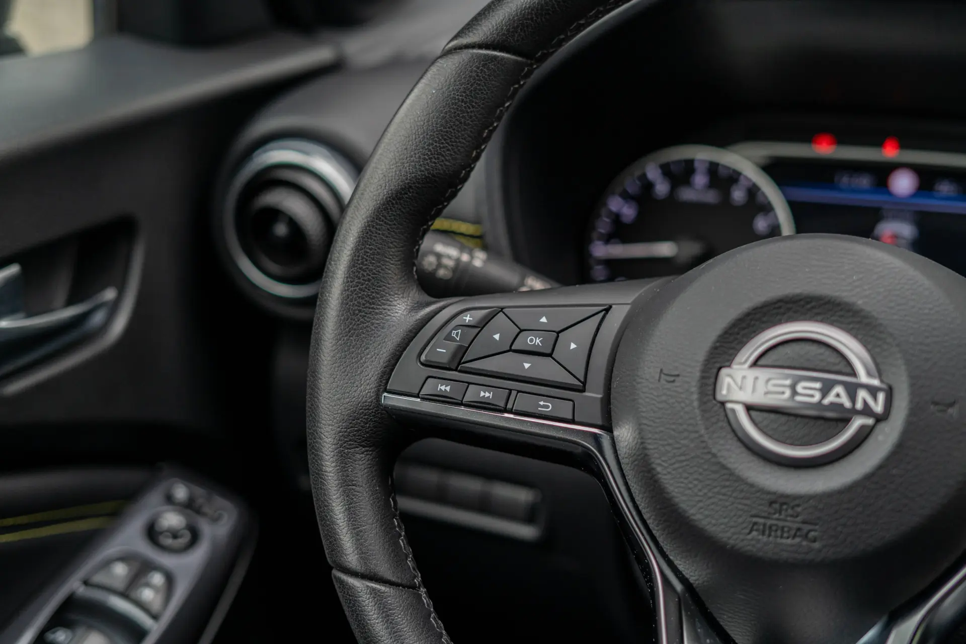 Nissan Juke 1.0 DIG-T Kiiro 9