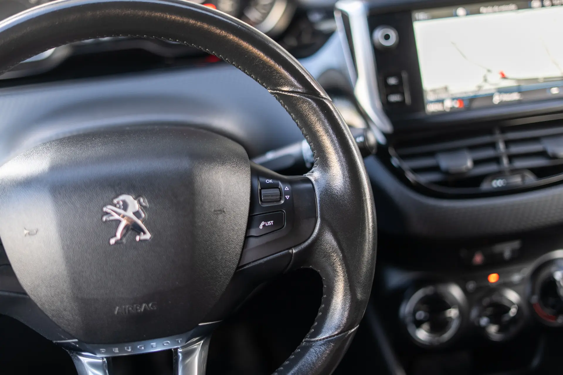 Peugeot 208 1.2 PureTech Style 10