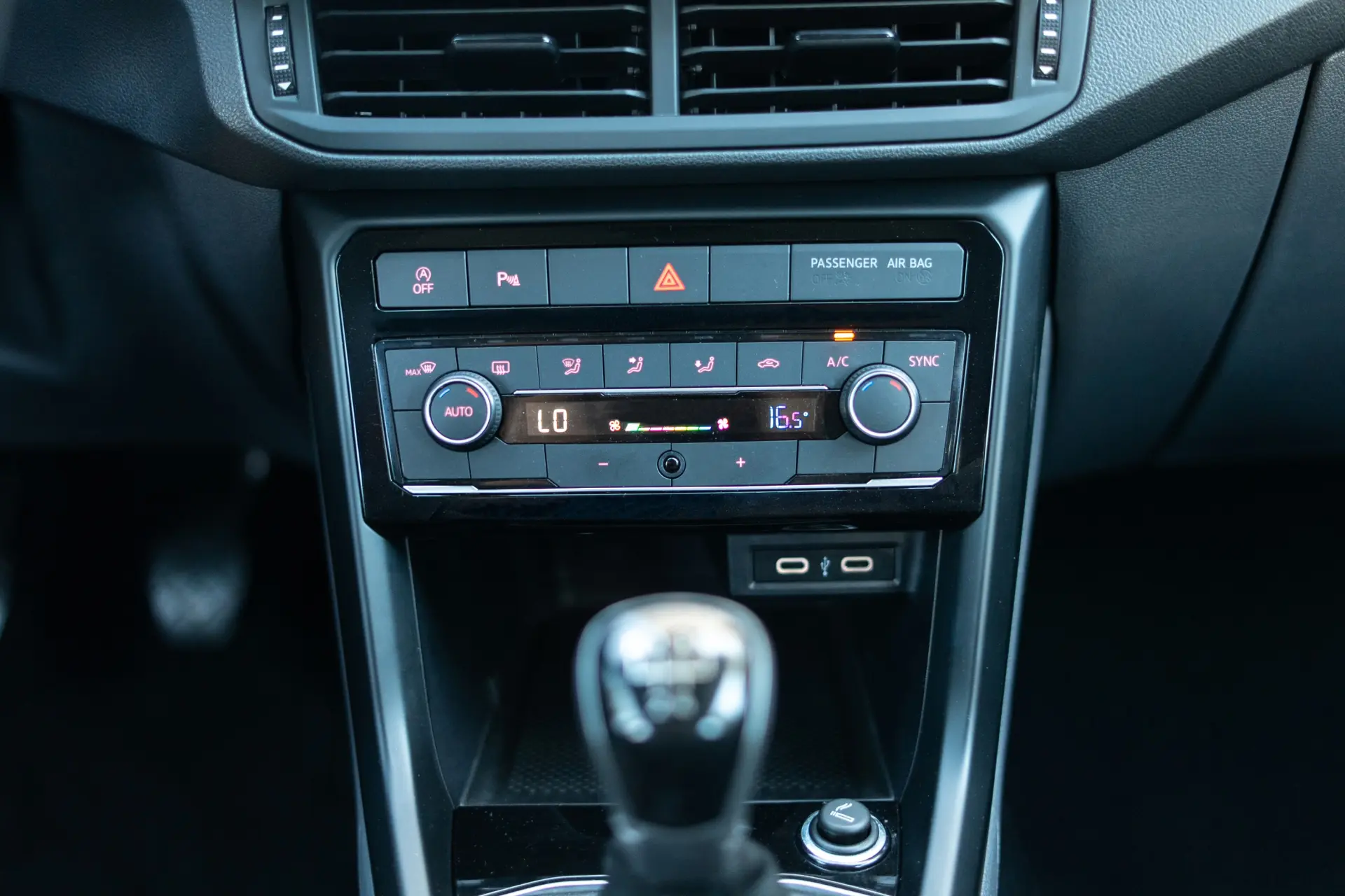 Volkswagen T-Cross 1.0 TSI Life 28