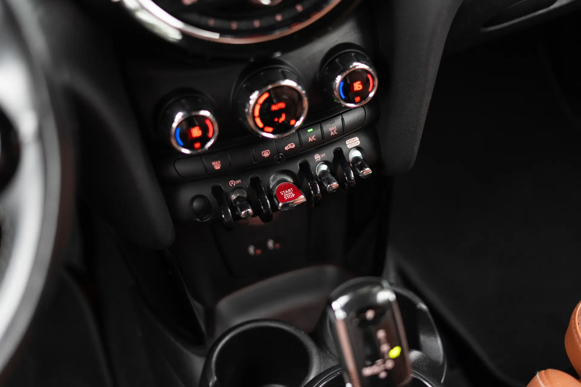 MINI 5 Portas Cooper D Auto 27