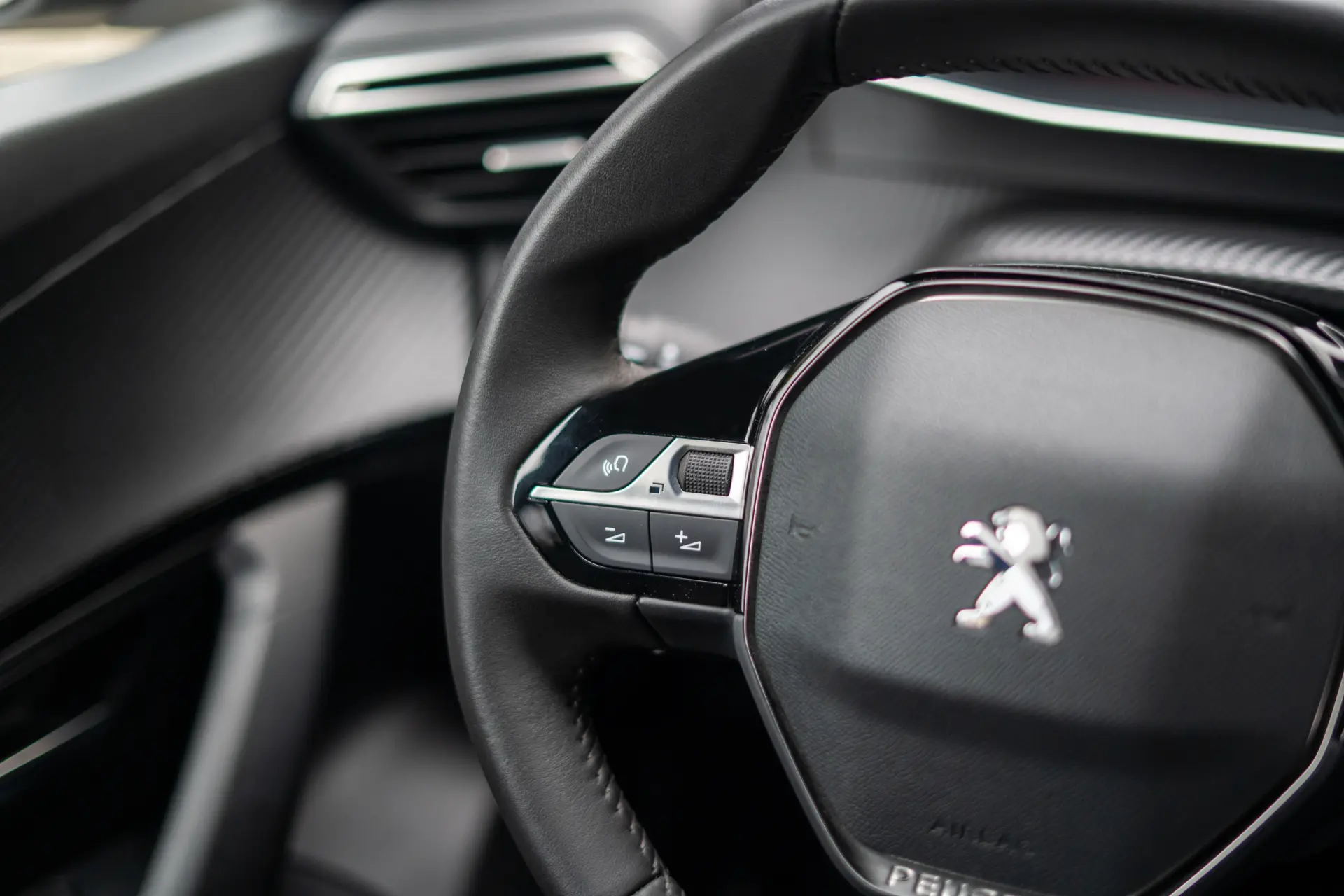 Peugeot 2008 1.2 PureTech Allure Pack 9