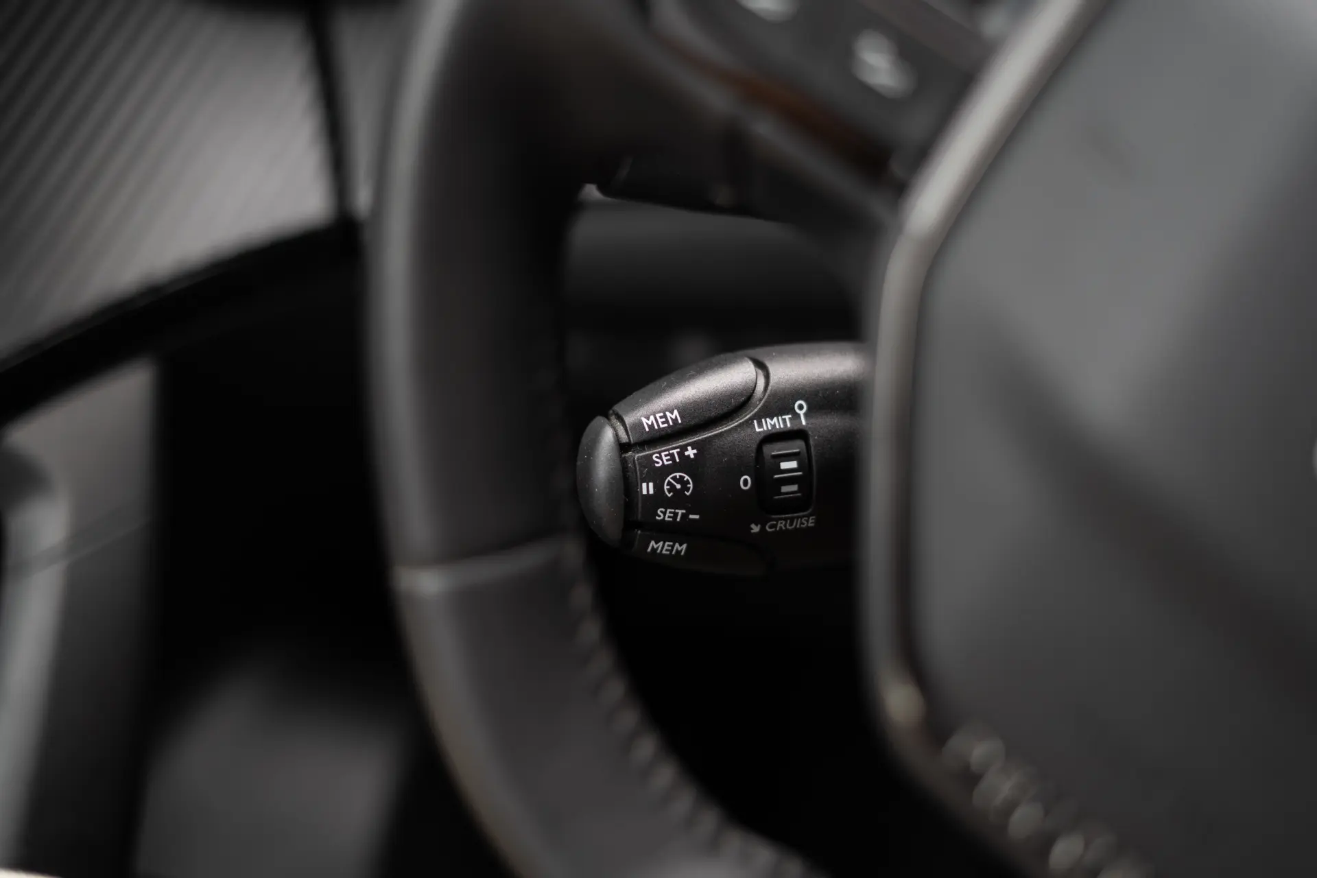 Peugeot 2008 1.2 PureTech Allure Pack 16