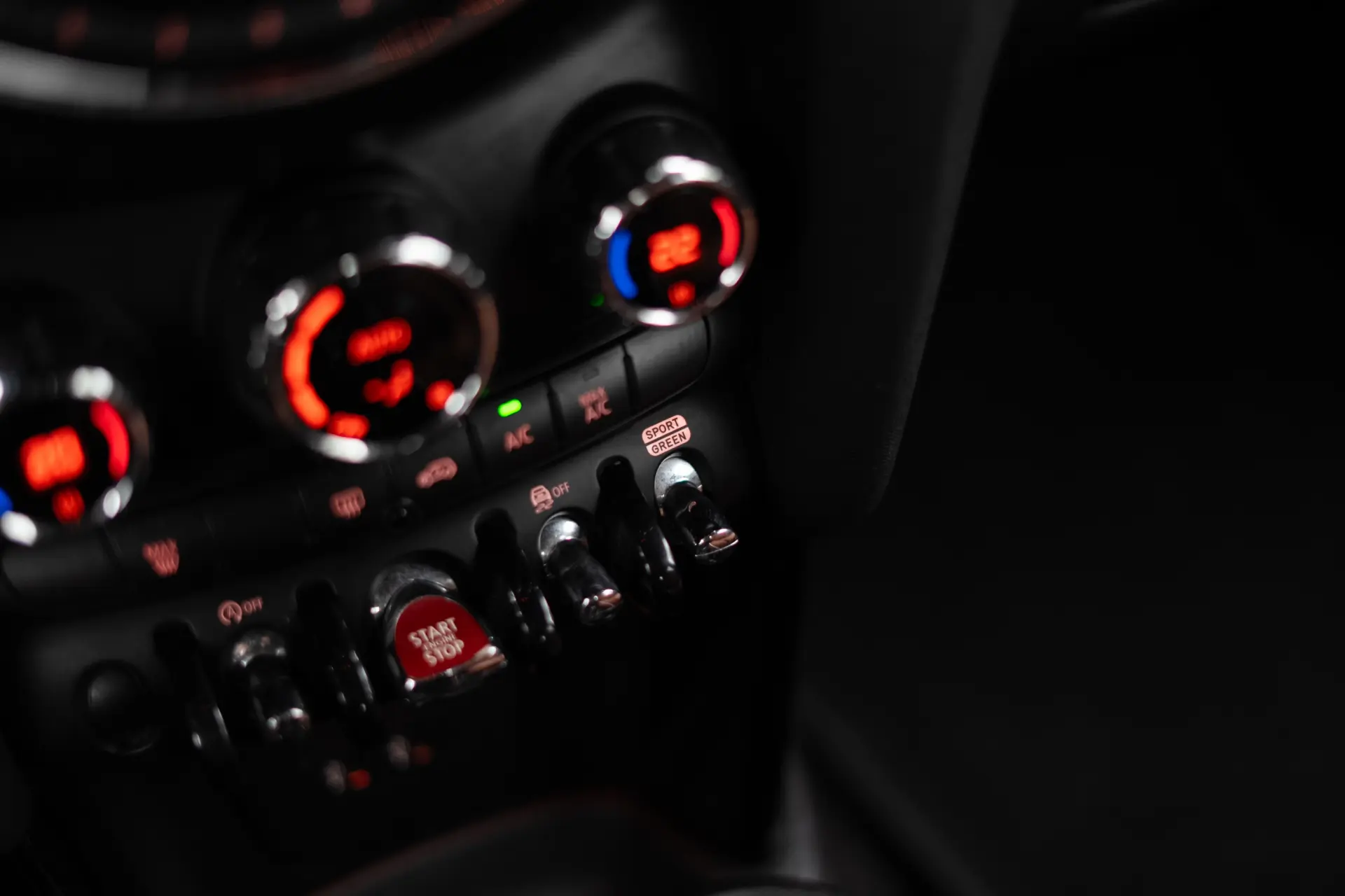 MINI 5 Portas Cooper D Auto 29