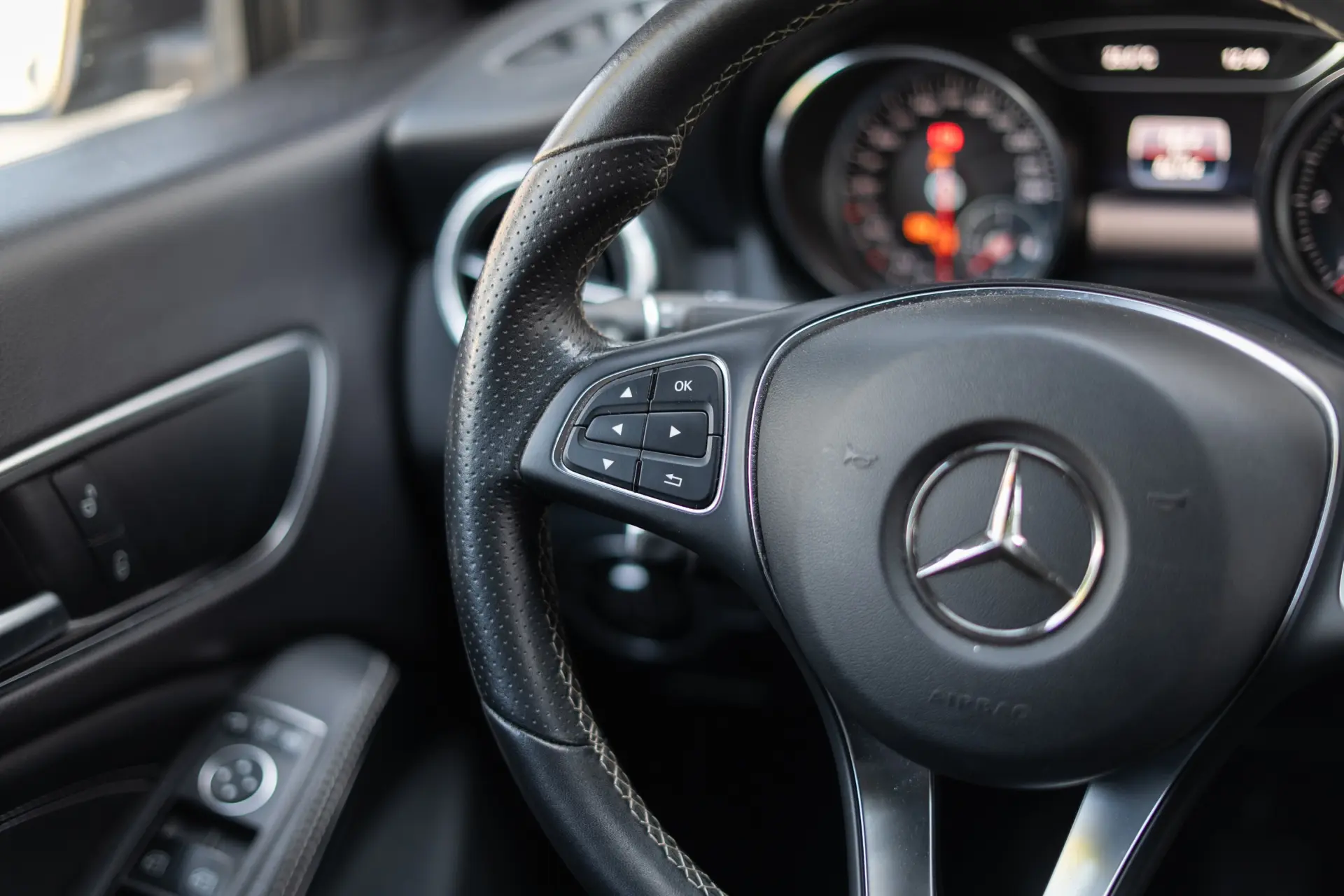 Mercedes-Benz CLA 180 d Urban 8
