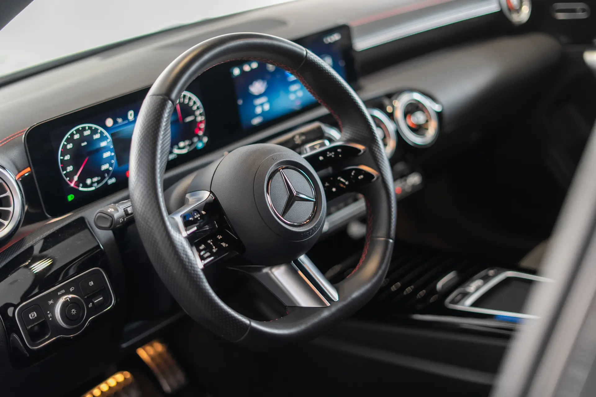 Mercedes-Benz CLA 250 e Shooting Brake AMG Line 16