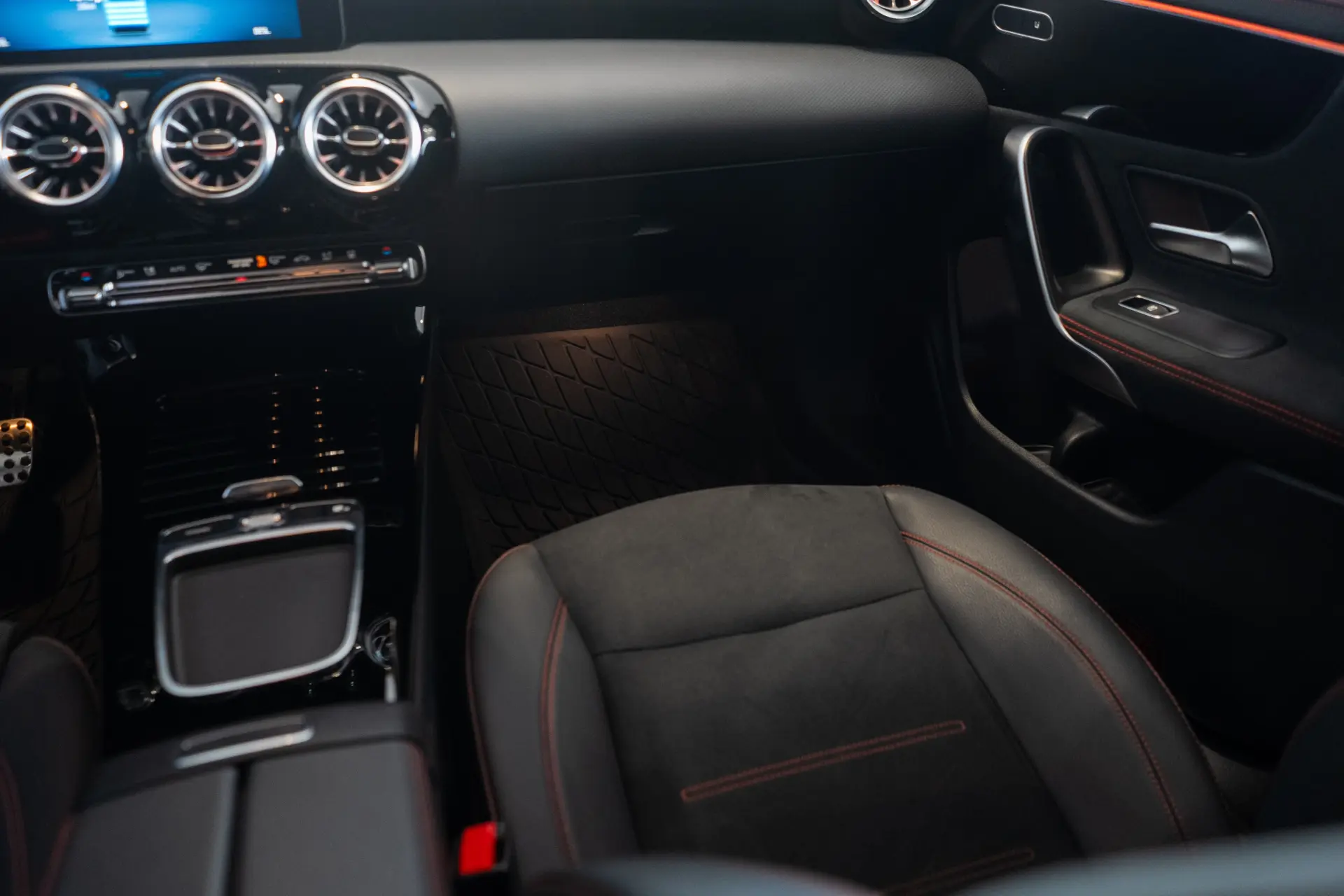 Mercedes-Benz CLA 250 e Shooting Brake AMG Line 79