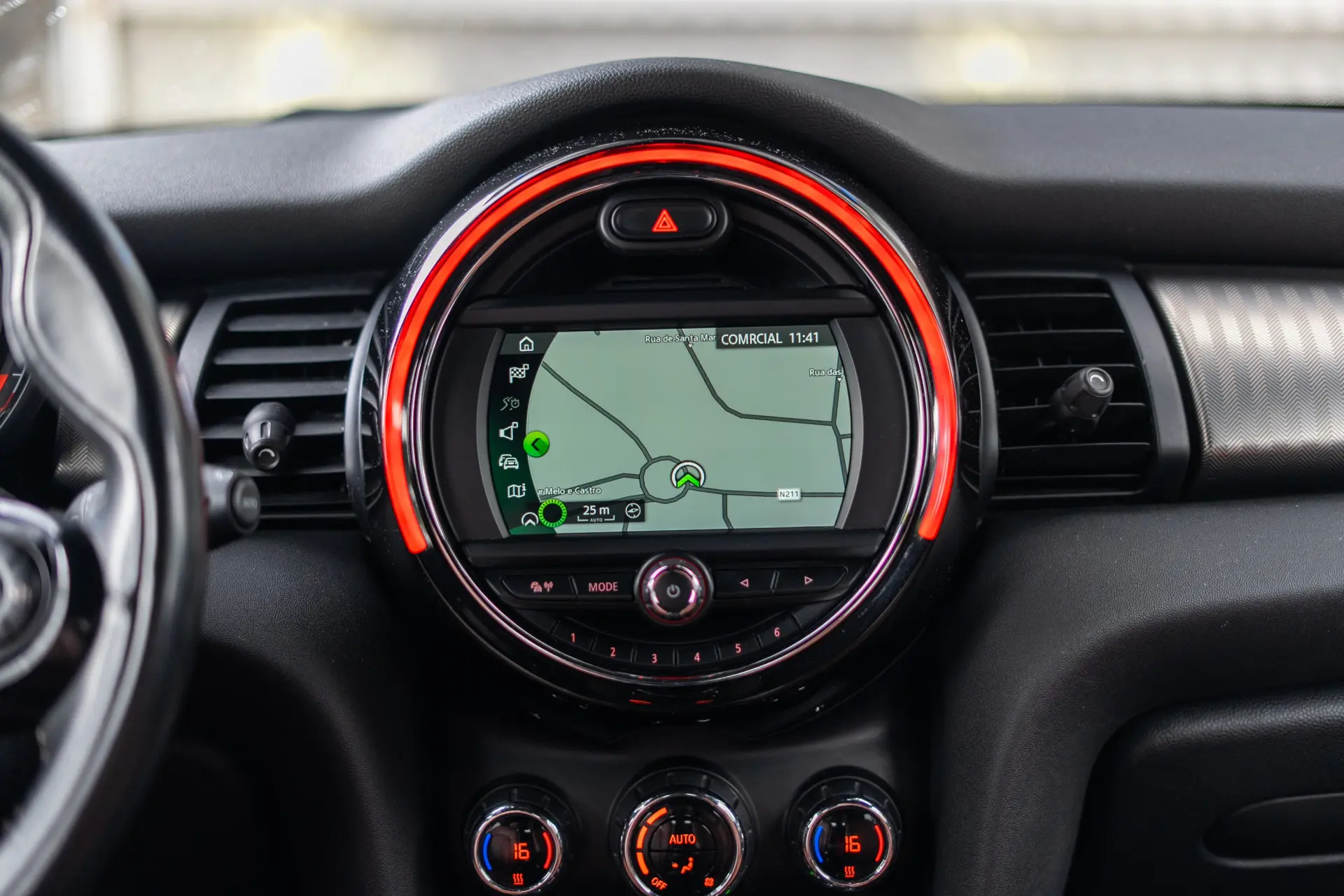 MINI 5 Portas Cooper D Auto 19