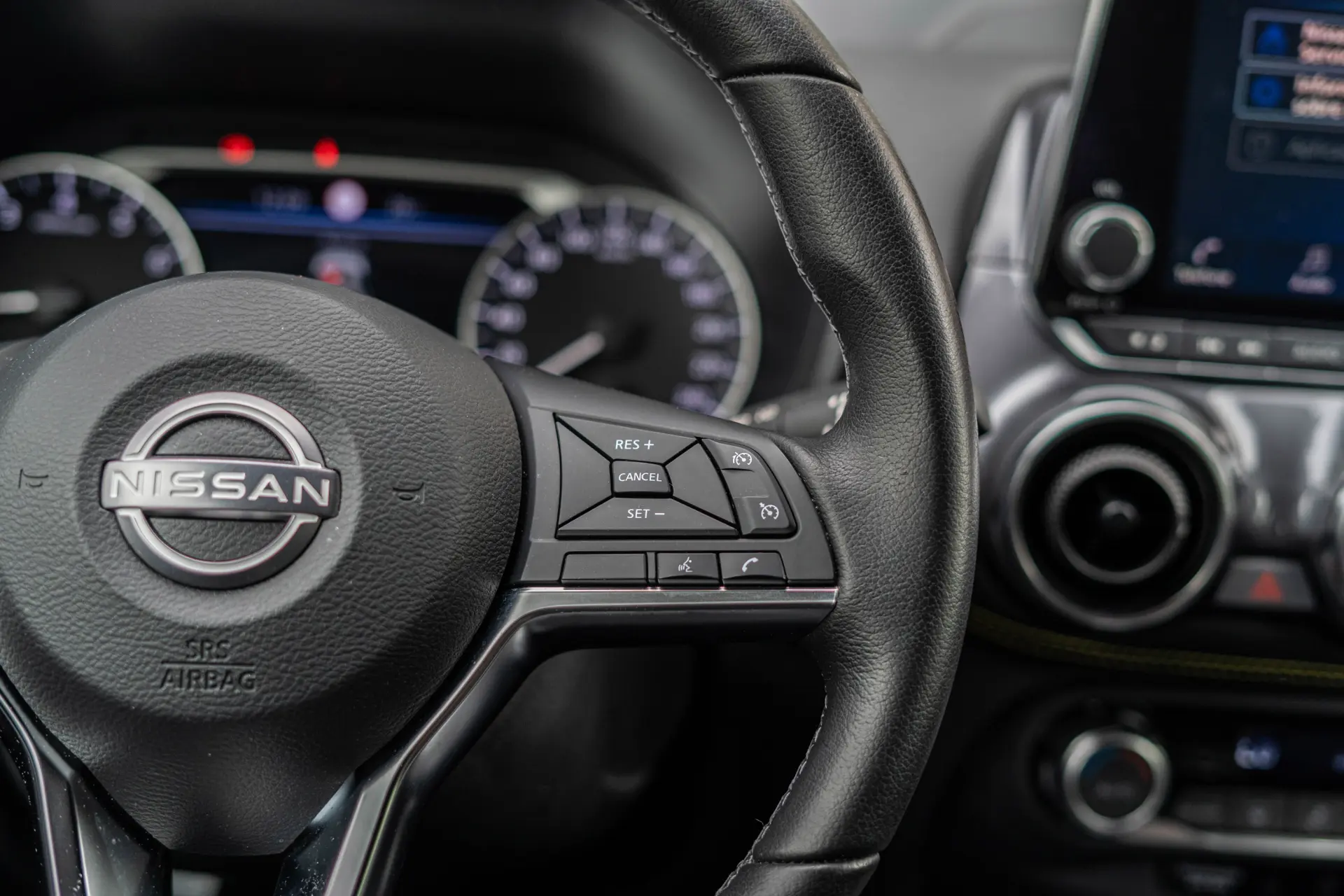 Nissan Juke 1.0 DIG-T Kiiro 10