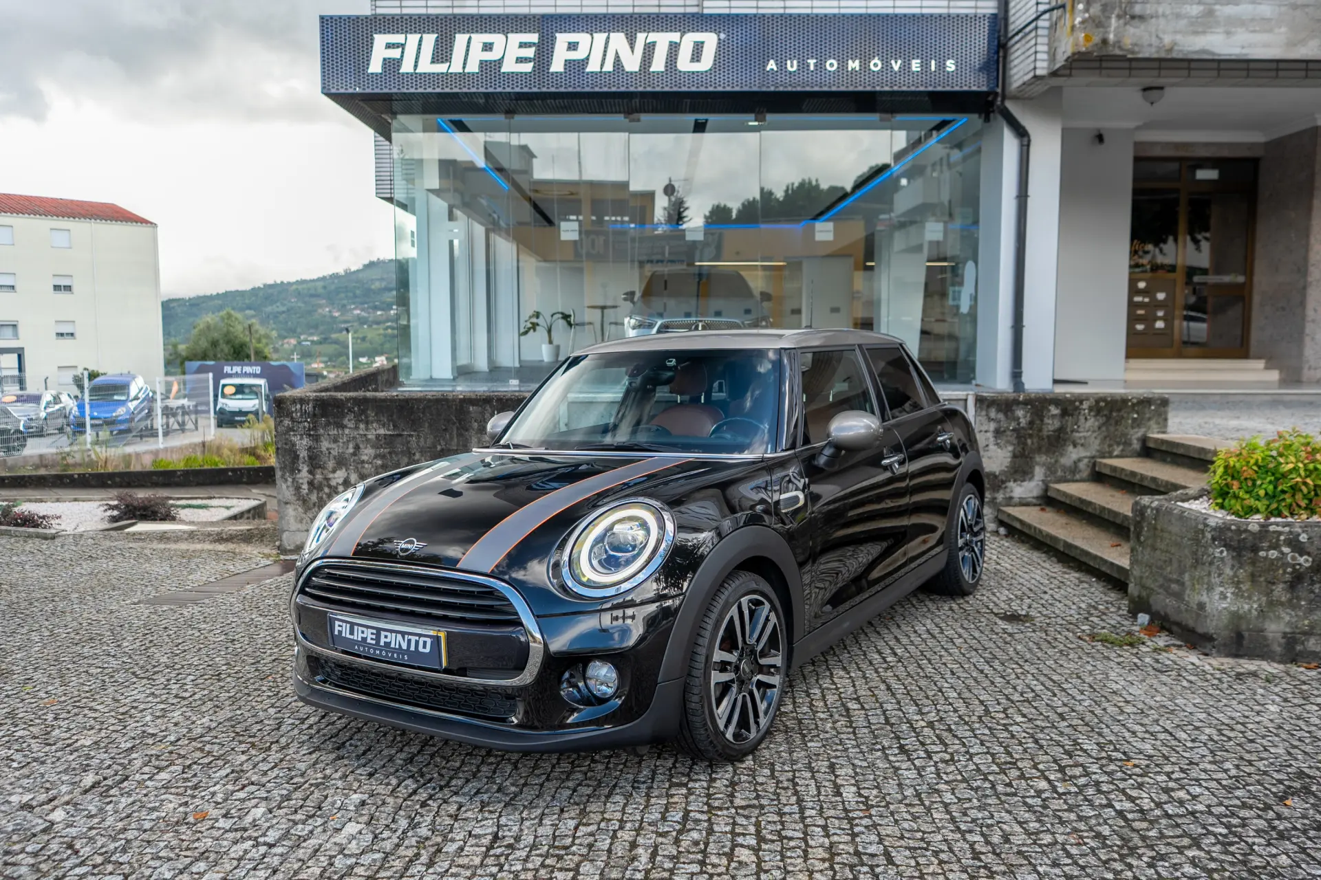 MINI 5 Portas Cooper D Auto 1