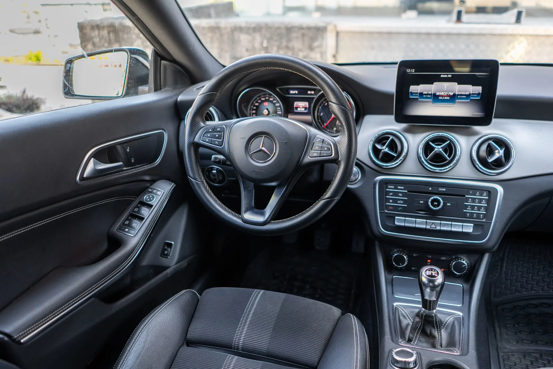 Mercedes-Benz CLA 180 d Urban 21