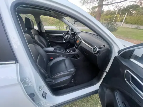 MG ZS Luxury 49
