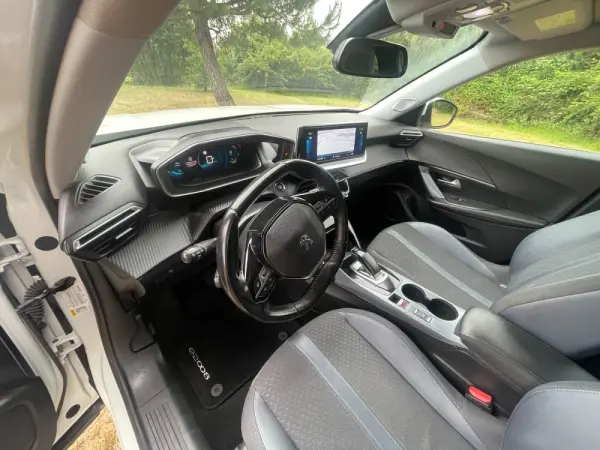 Peugeot e-2008 Allure 15
