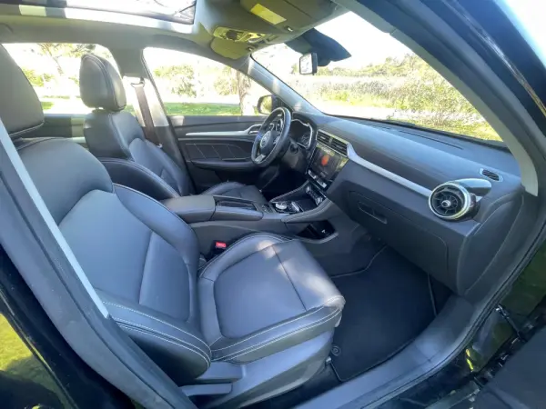 MG ZS Luxury 31