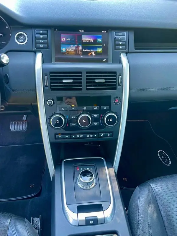 Land Rover Discovery Sport 2.0 TD4 HSE Auto 32