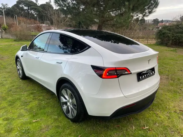 Tesla Model Y RWD 4