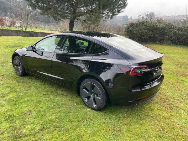 Tesla Model 3 Long Range Tração Traseira 33