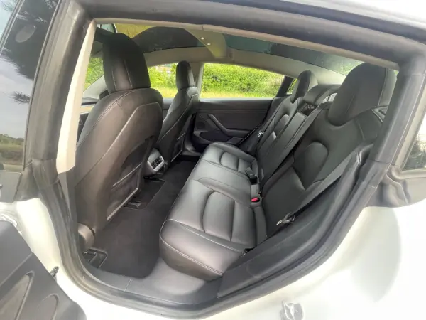 Tesla Model 3 Performance Dual Motor AWD 37